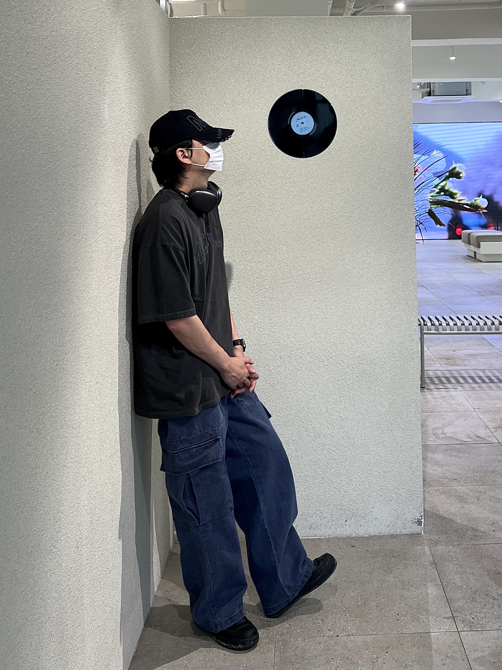 Nike Air Force 1 '07 Low Triple Black, Apple AirPods Max Lightning Space Gray (Korean Ver.) 착용 스타일 - 1