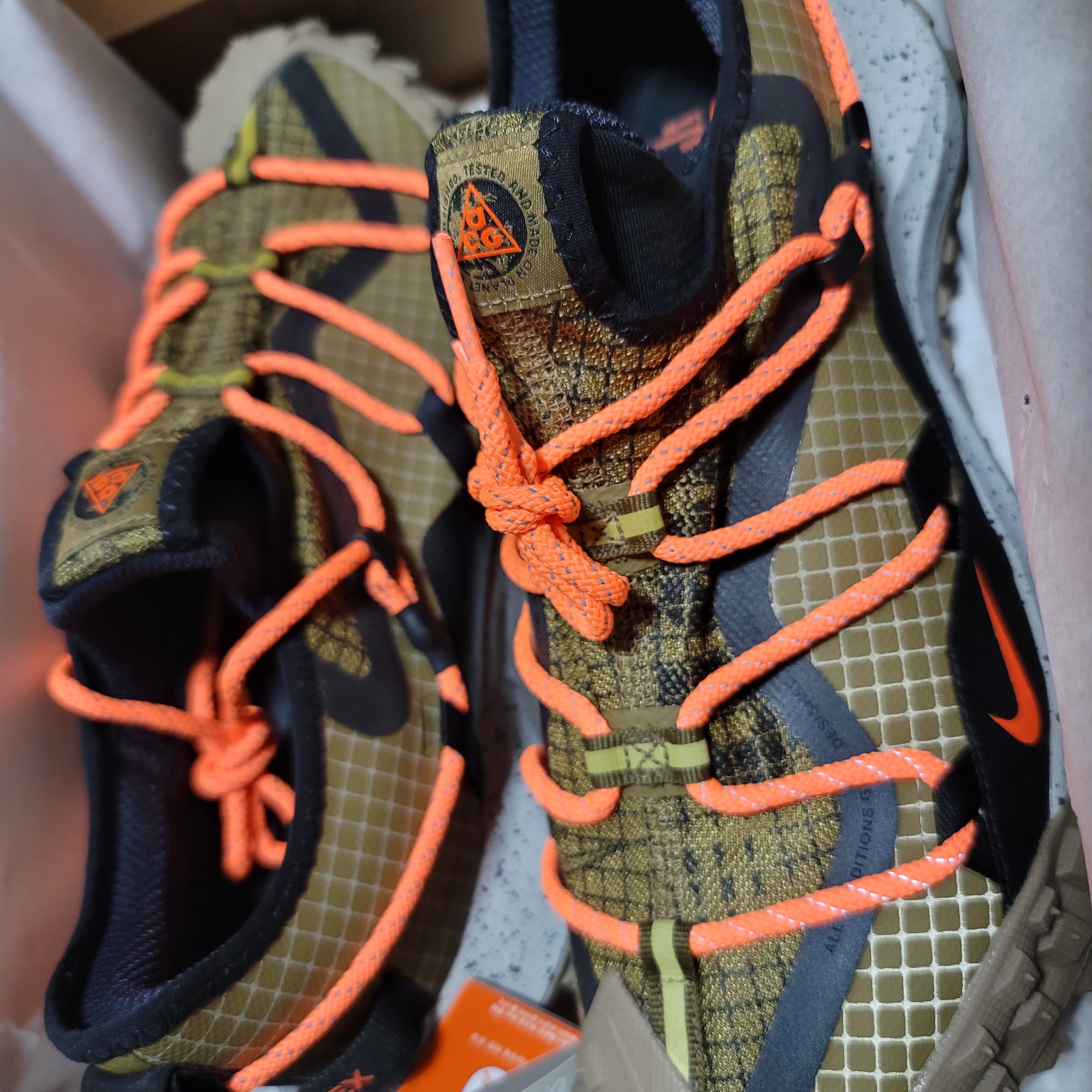 Nike ACG Mountain Fly Low Gore-Tex SE Hazel Rush 착용 스타일 - 1