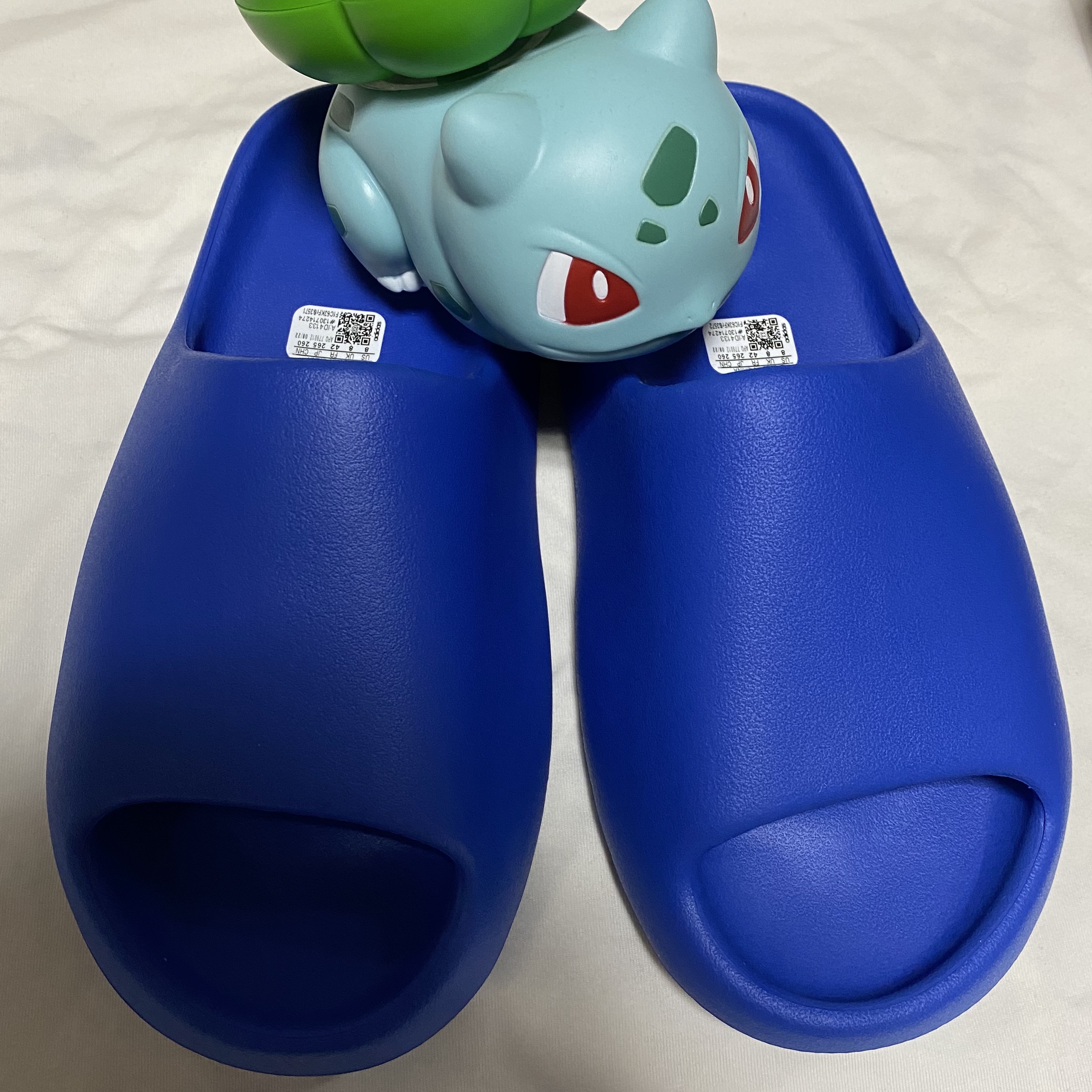 Adidas Yeezy Slide Azure 착용 스타일