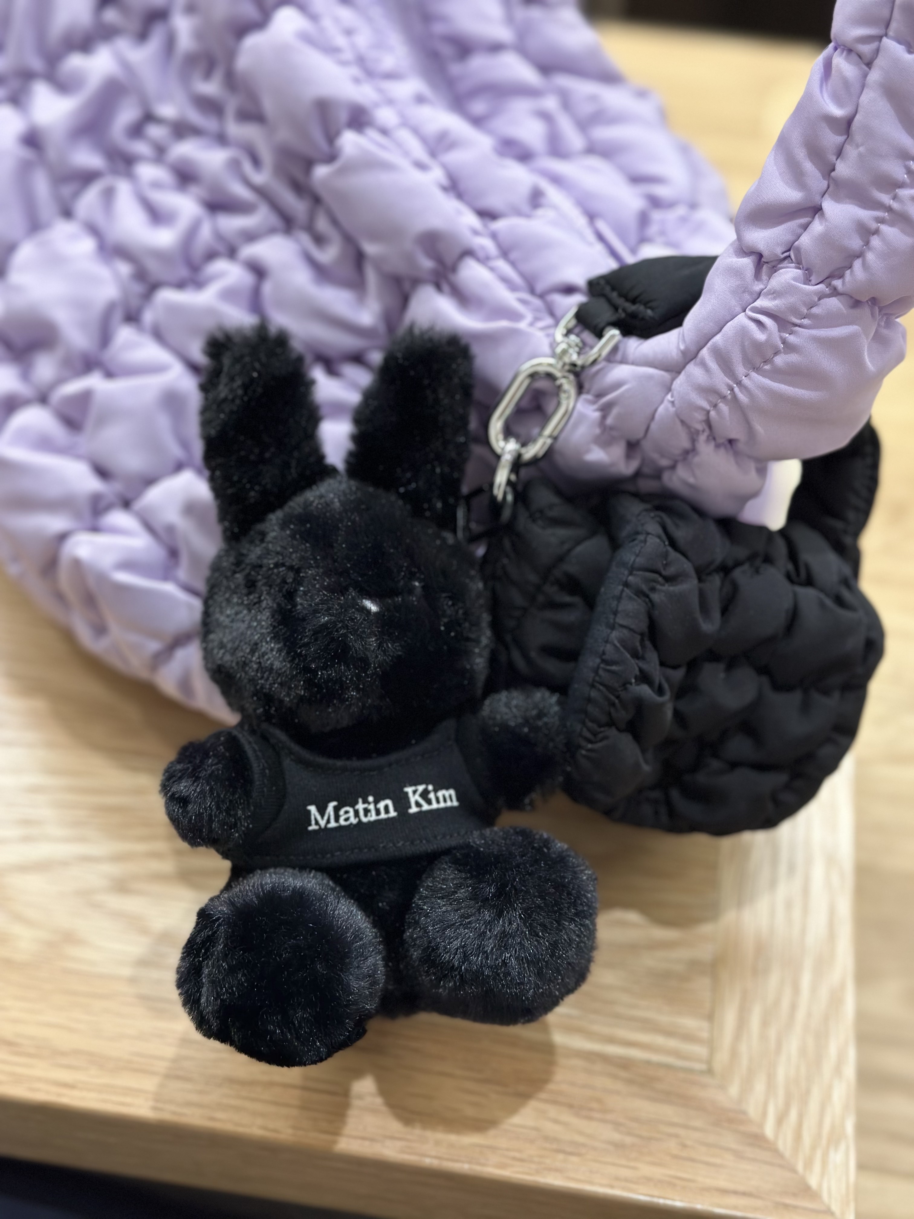 Matin Kim Black Bunny Toy Keyring Black 착용 스타일