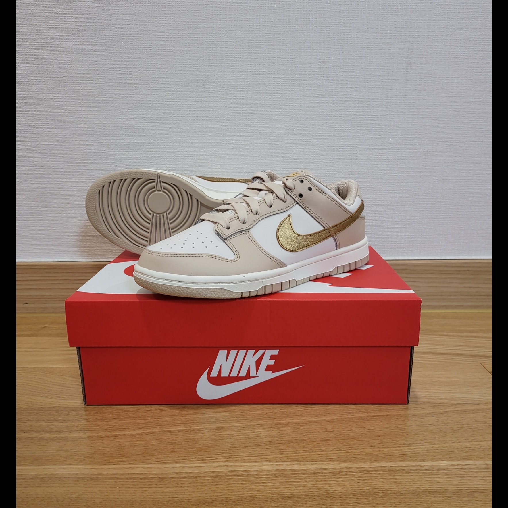 (W) Nike Dunk Low Sanddrift Metallic Gold 착용 스타일