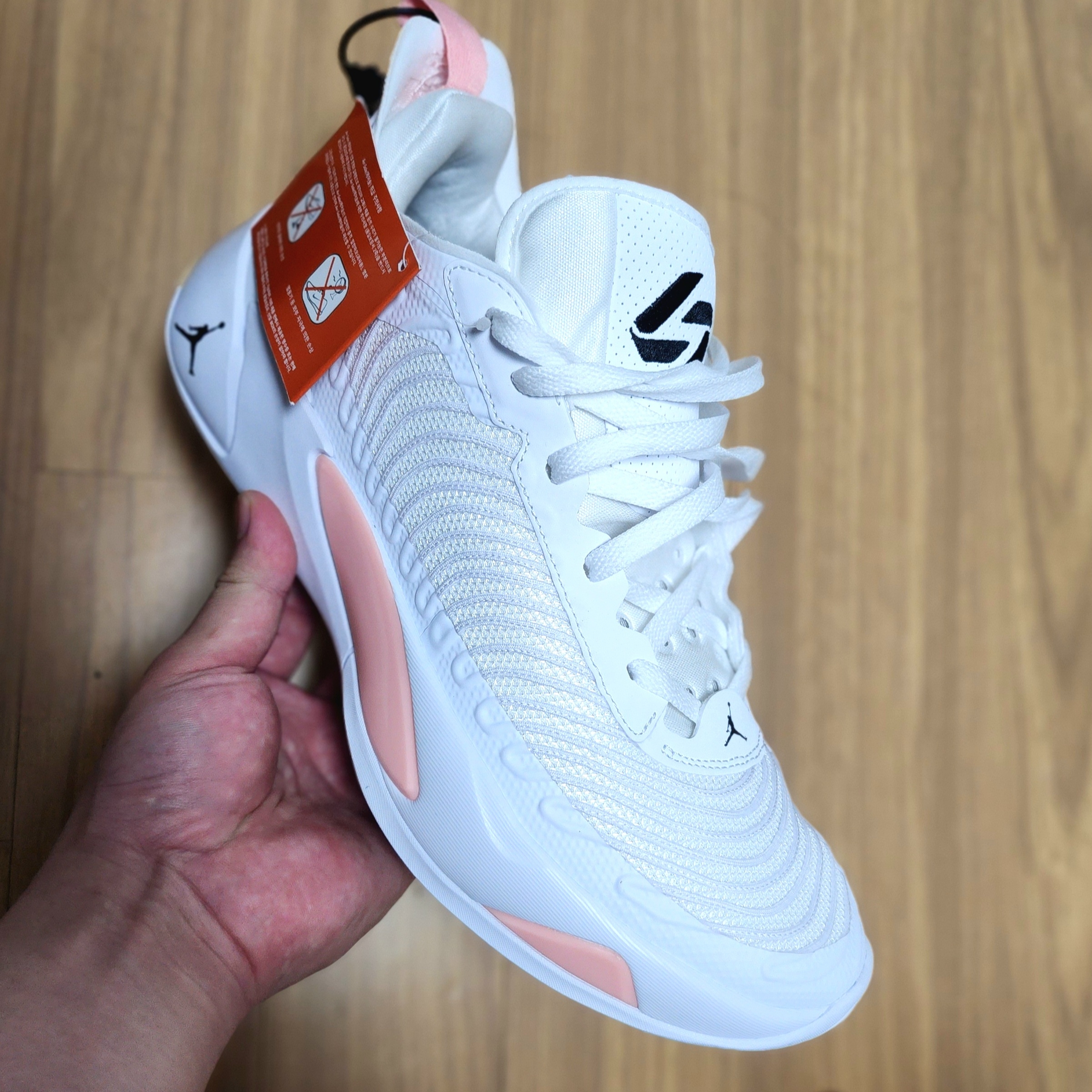 Jordan Luka 1 PF White Bleached Coral 착용 스타일 - 2