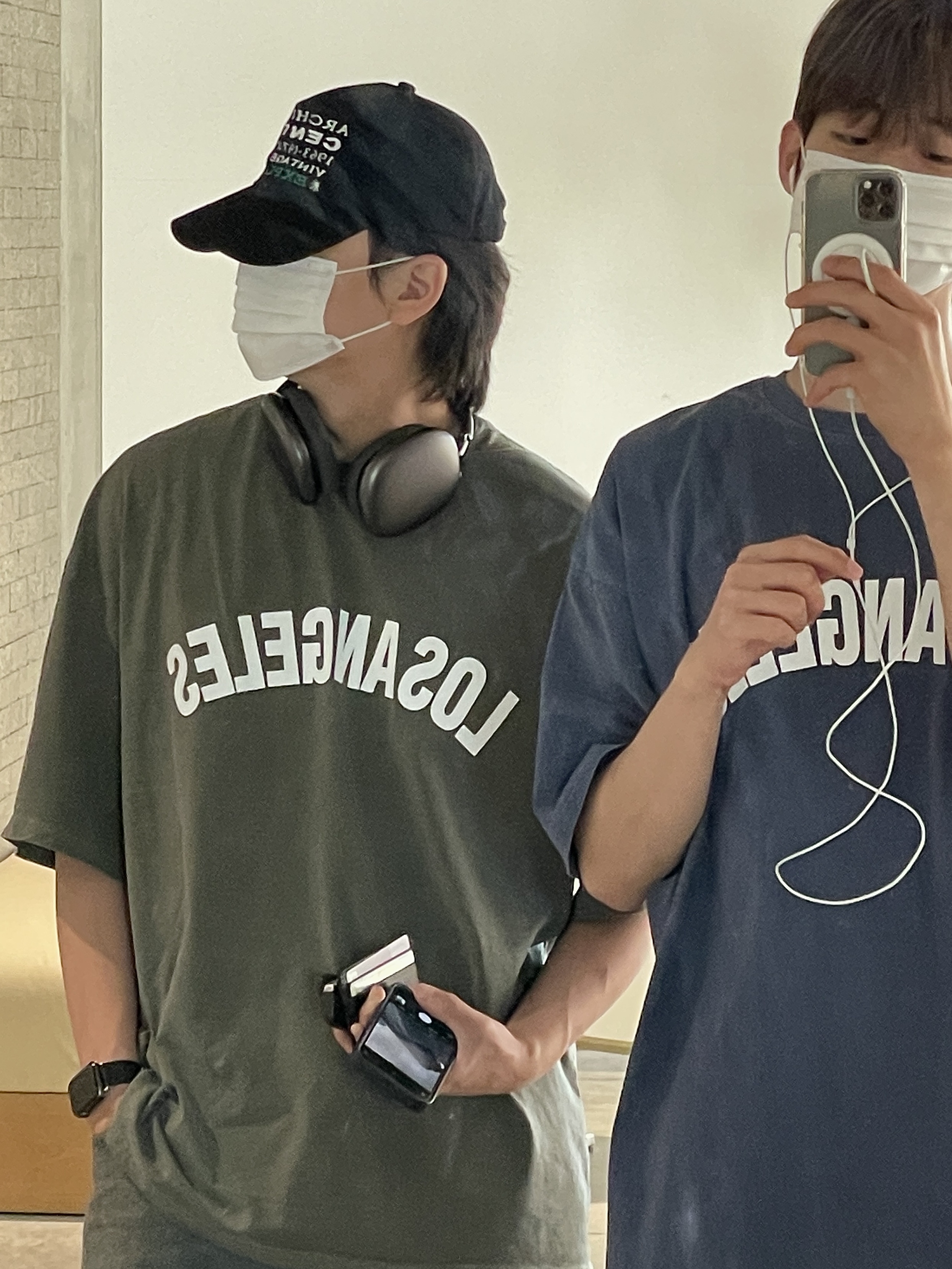 Apple AirPods Max Lightning Space Gray (Korean Ver.), Nike Air Force 1 '07 Low Triple Black 착용 스타일 - 3
