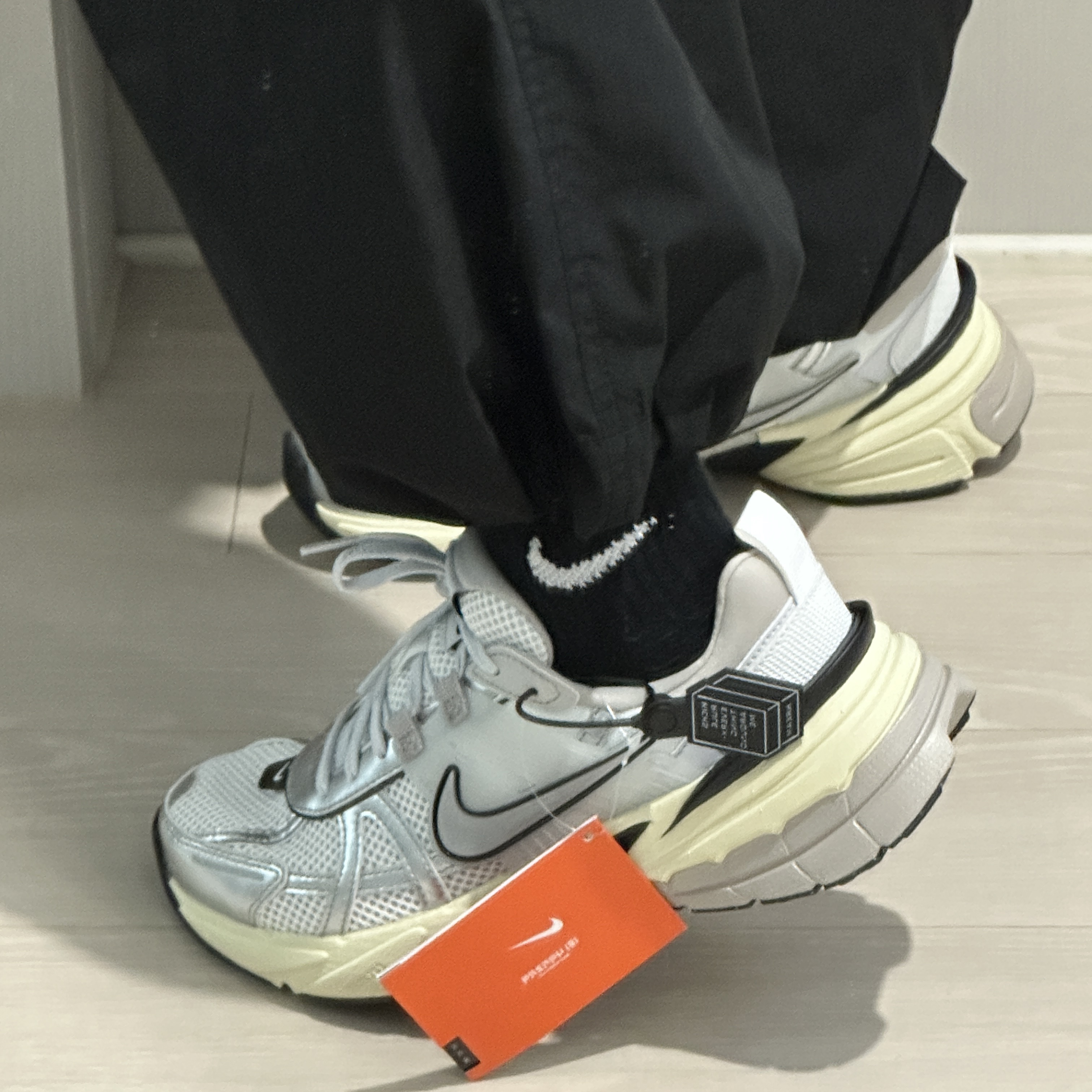 Nike V2K Run Summit White Metallic Silver 착용 스타일
