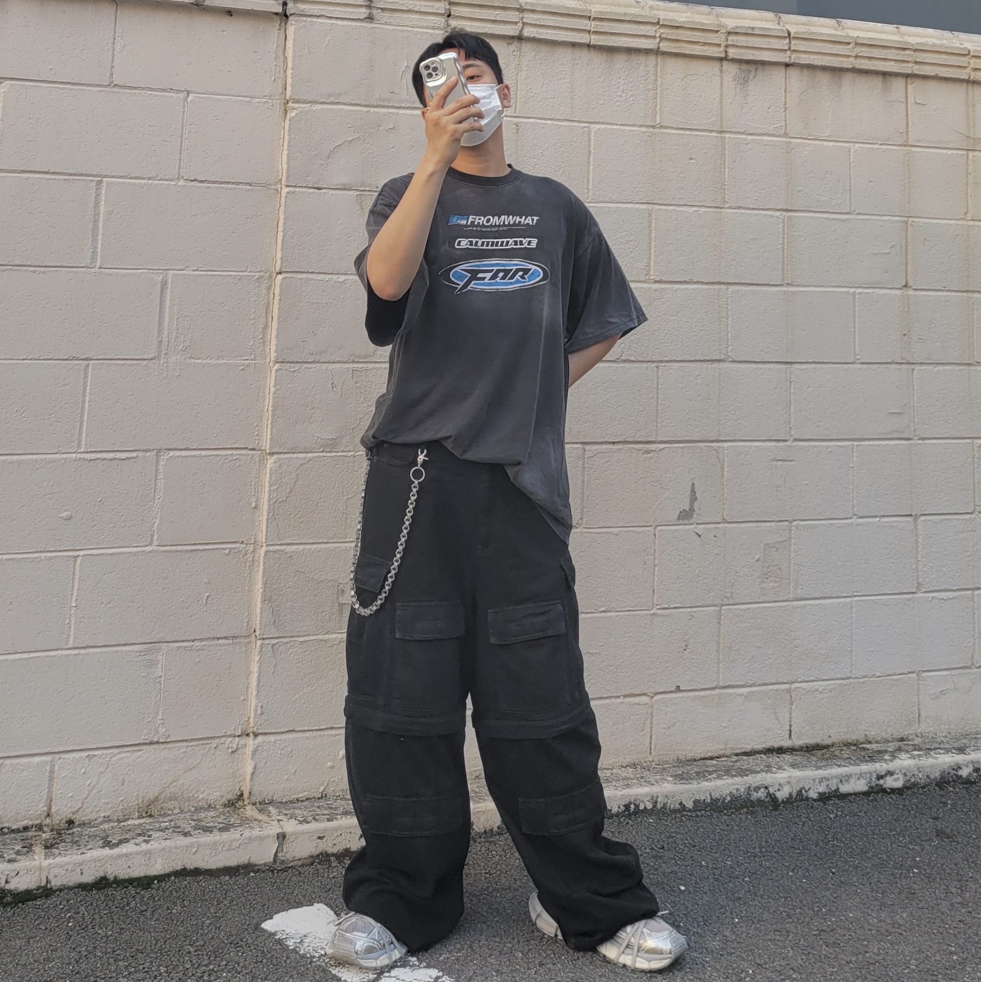 Farfromwhat Far Washed Logo T-Shirt Black, Balenciaga 3XL Sneakers Light Beige 착용 스타일