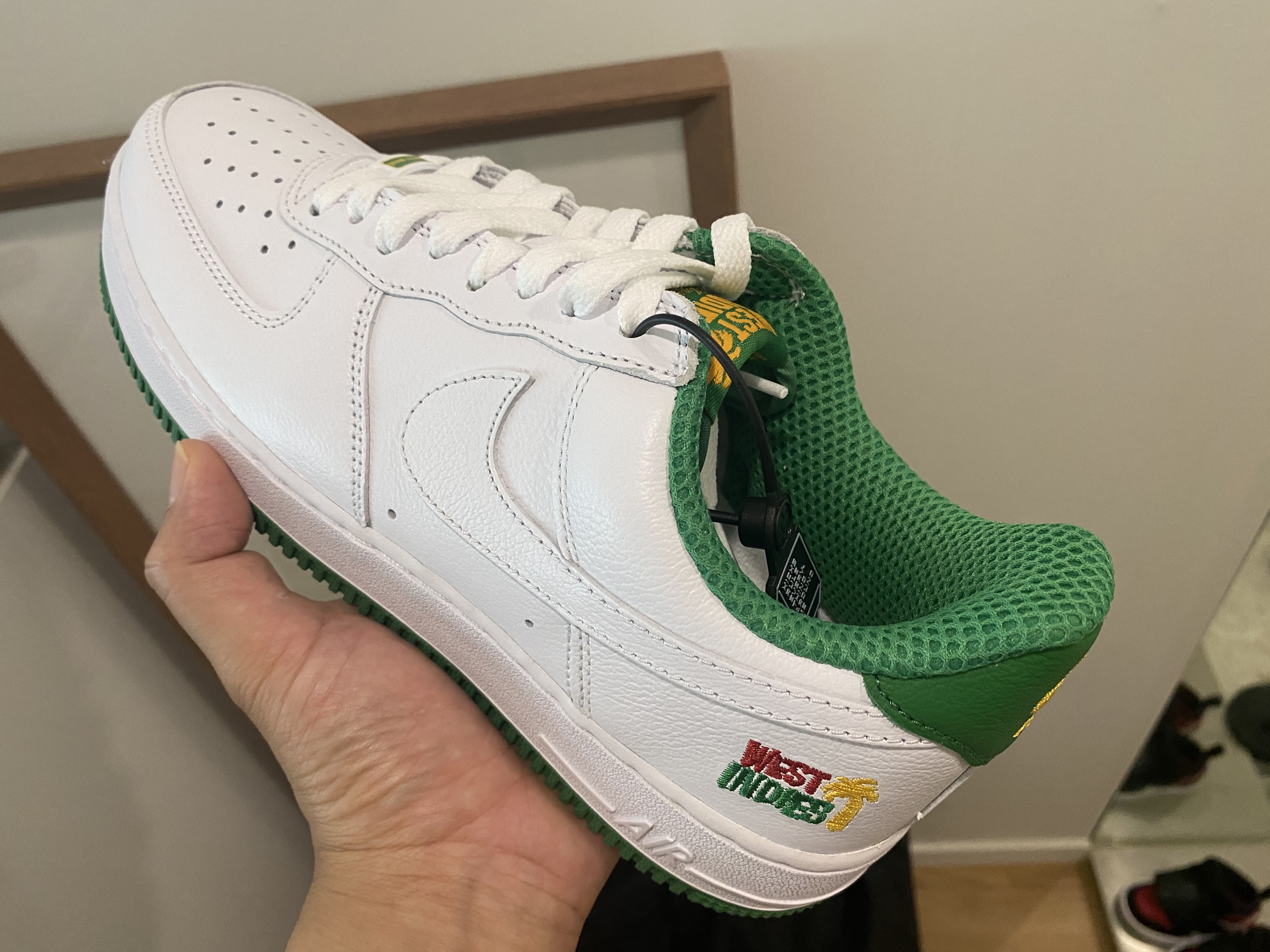 Nike Air Force 1 Low Retro QS West Indies Classic Green 착용 스타일