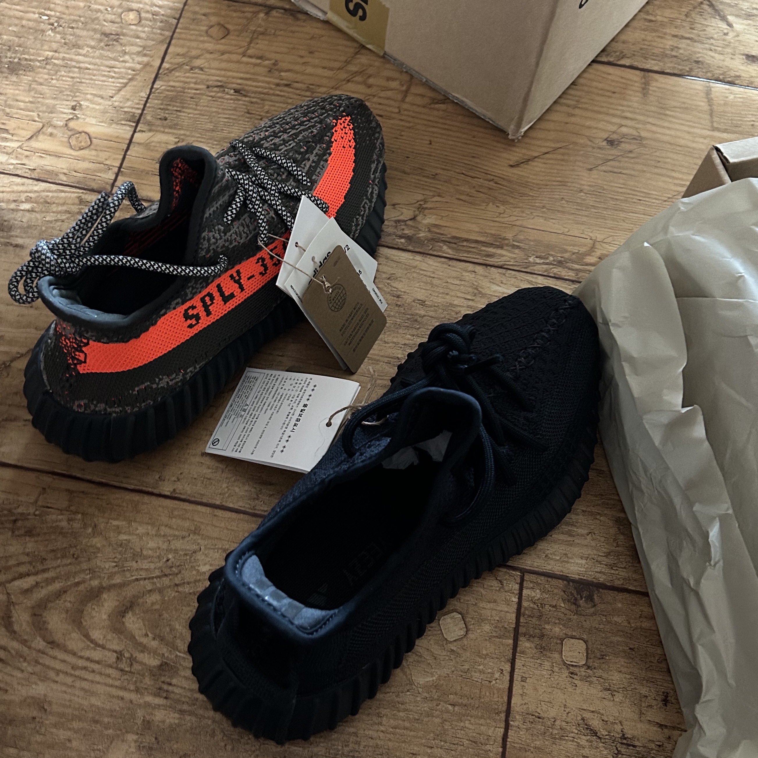 Adidas Yeezy Boost 350 V2 Carbon Beluga, Adidas Yeezy Boost 350 V2 Onyx 착용 스타일