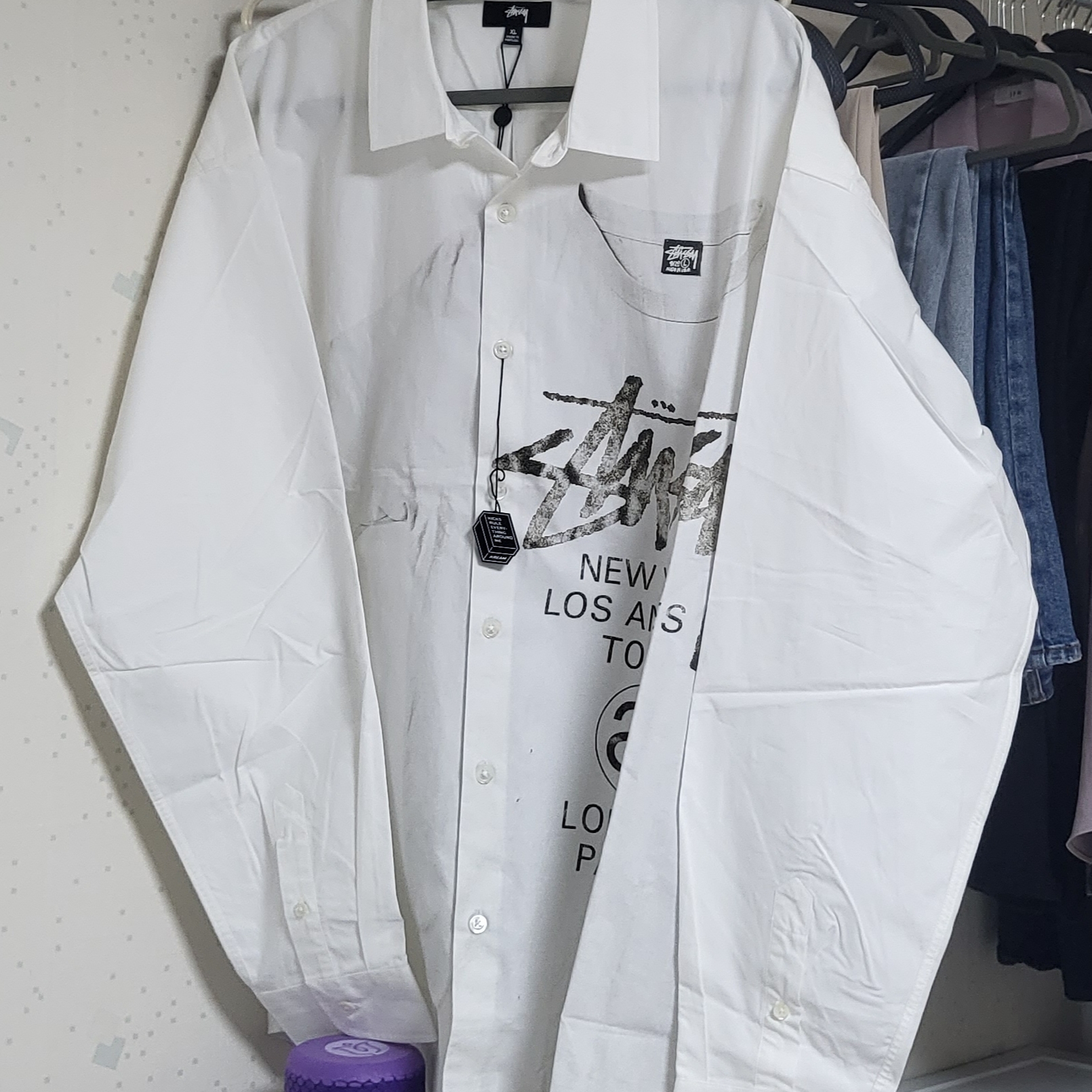 Stussy World Tour Shirt White 착용 스타일