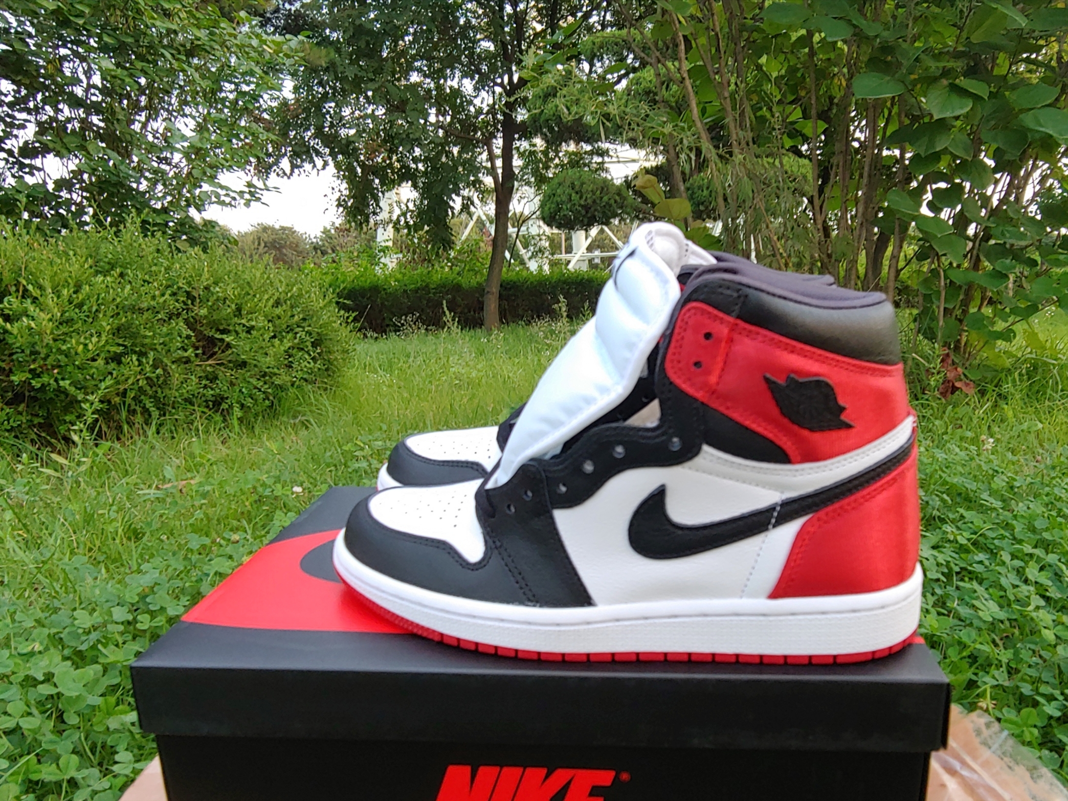 (W) Jordan 1 Retro High Satin Black Toe 착용 스타일 - 2