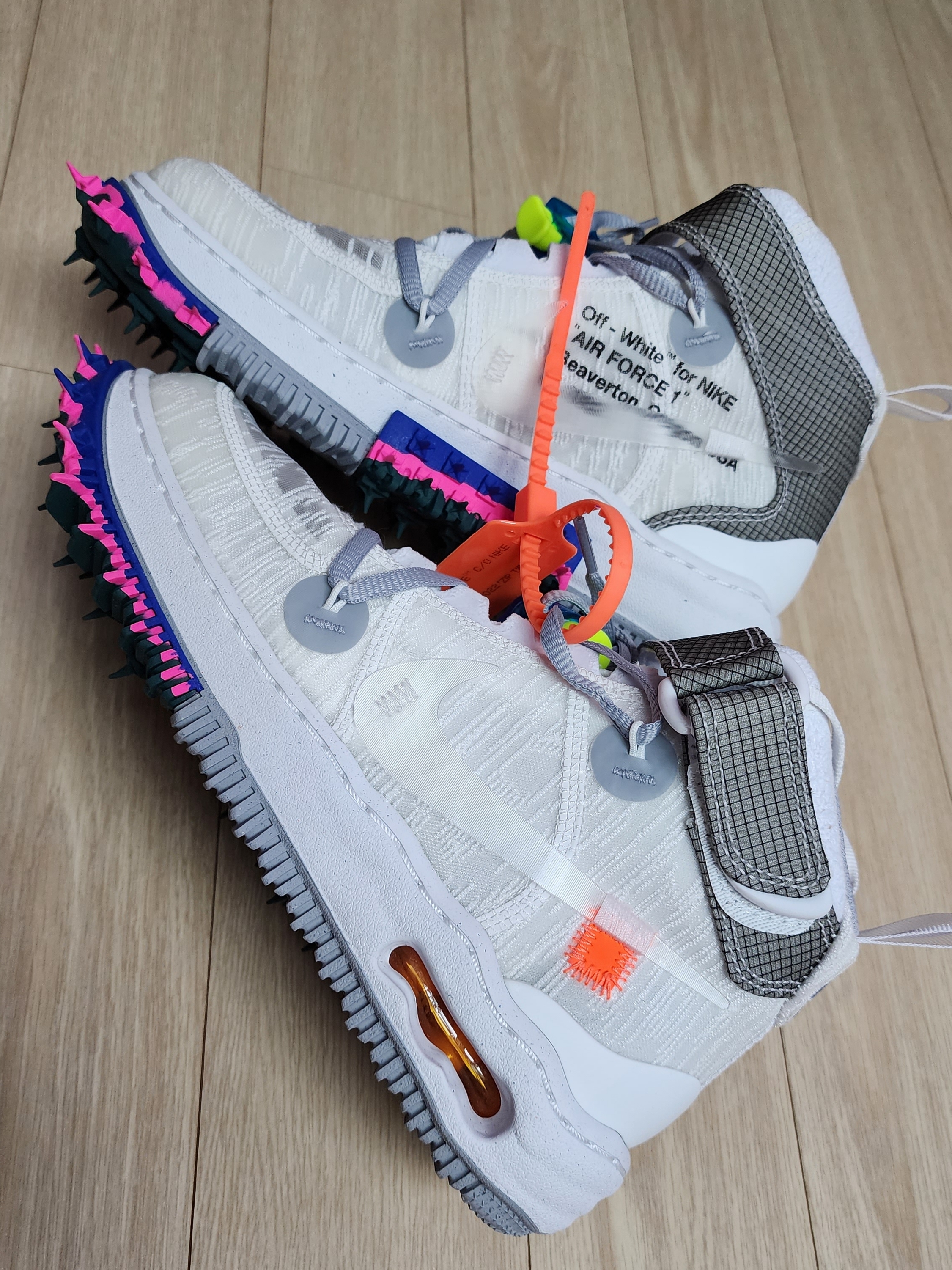 Nike x Off-White Air Force 1 Mid SP White 착용 스타일 - 1