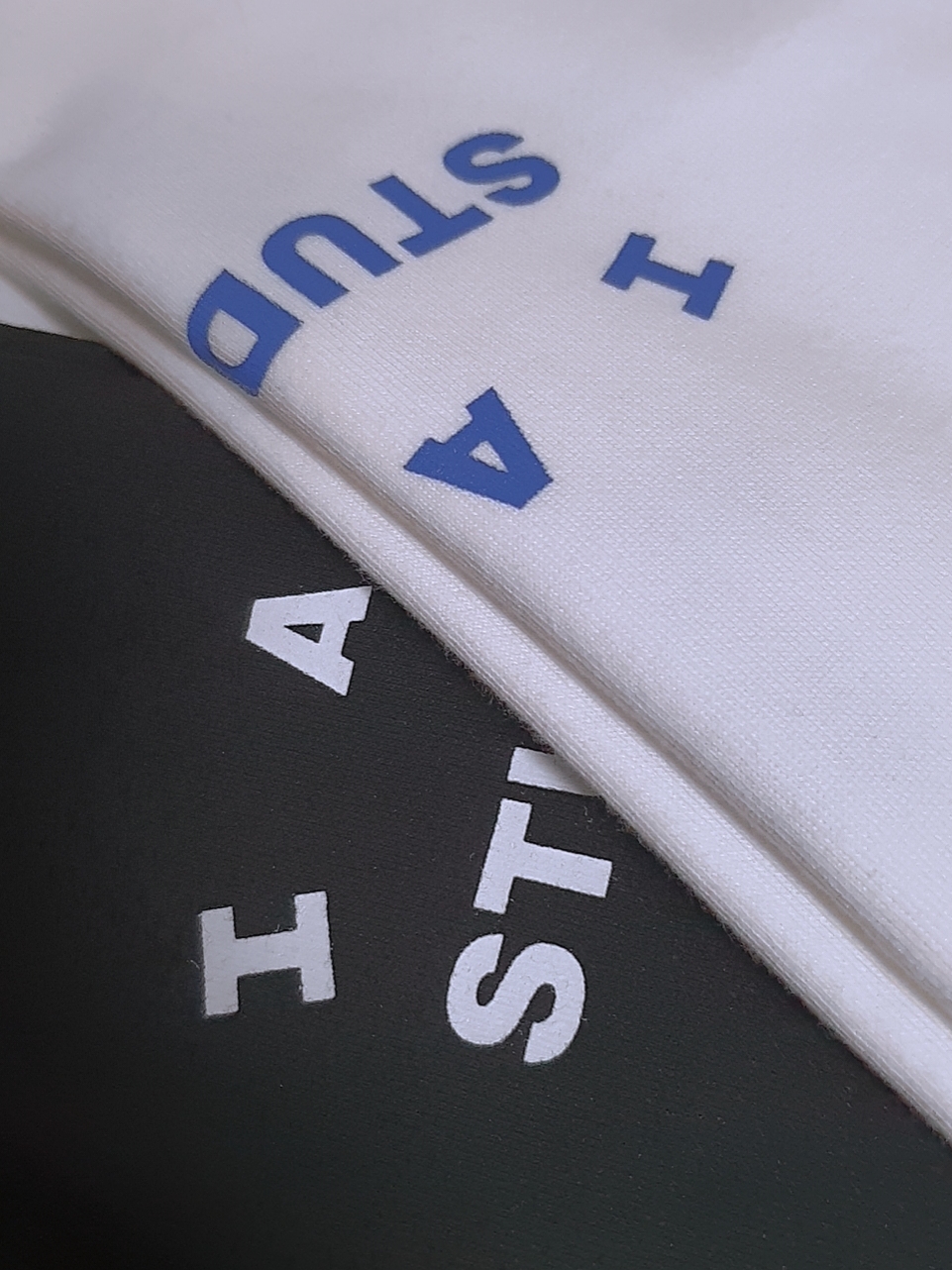 IAB Studio 10th Anniversary T-Shirts Pack White & Black (2 Pack) 착용 스타일