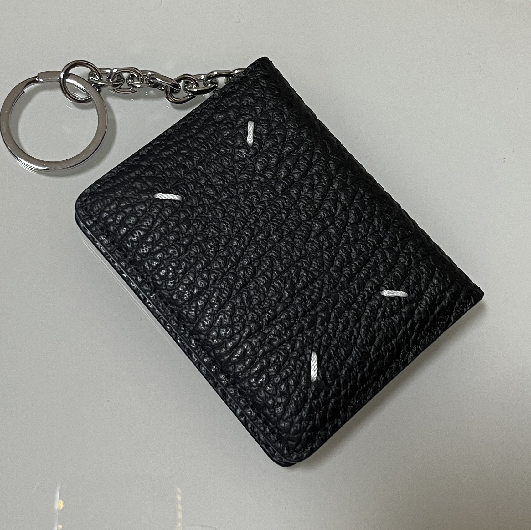 Maison Margiela Keyring Wallet Black 착용 스타일