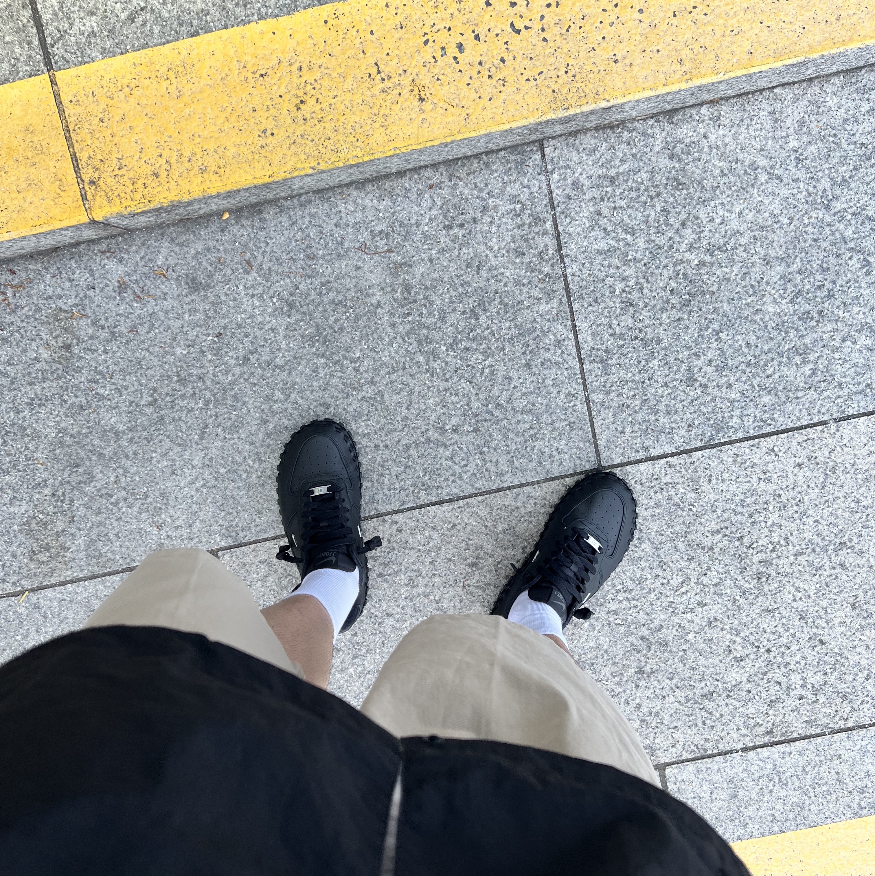 Nike x Jacquemus J Force 1 Low LX SP Black 착용 스타일 - 1