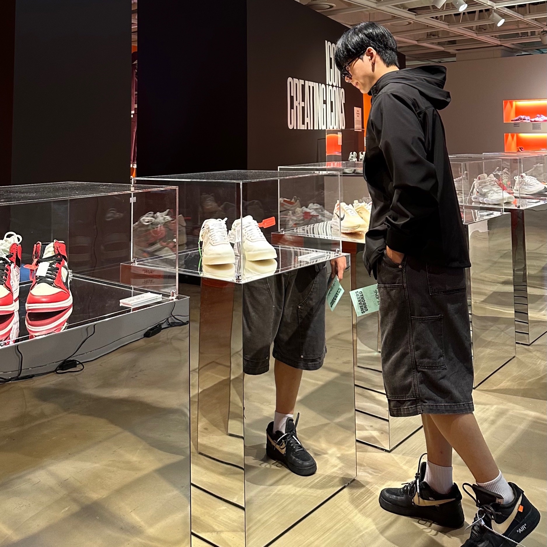 Nike x Off-White Air Force 1 Low Black White, Jordan 1 x Off-White Retro High Chicago The Ten 착용 스타일