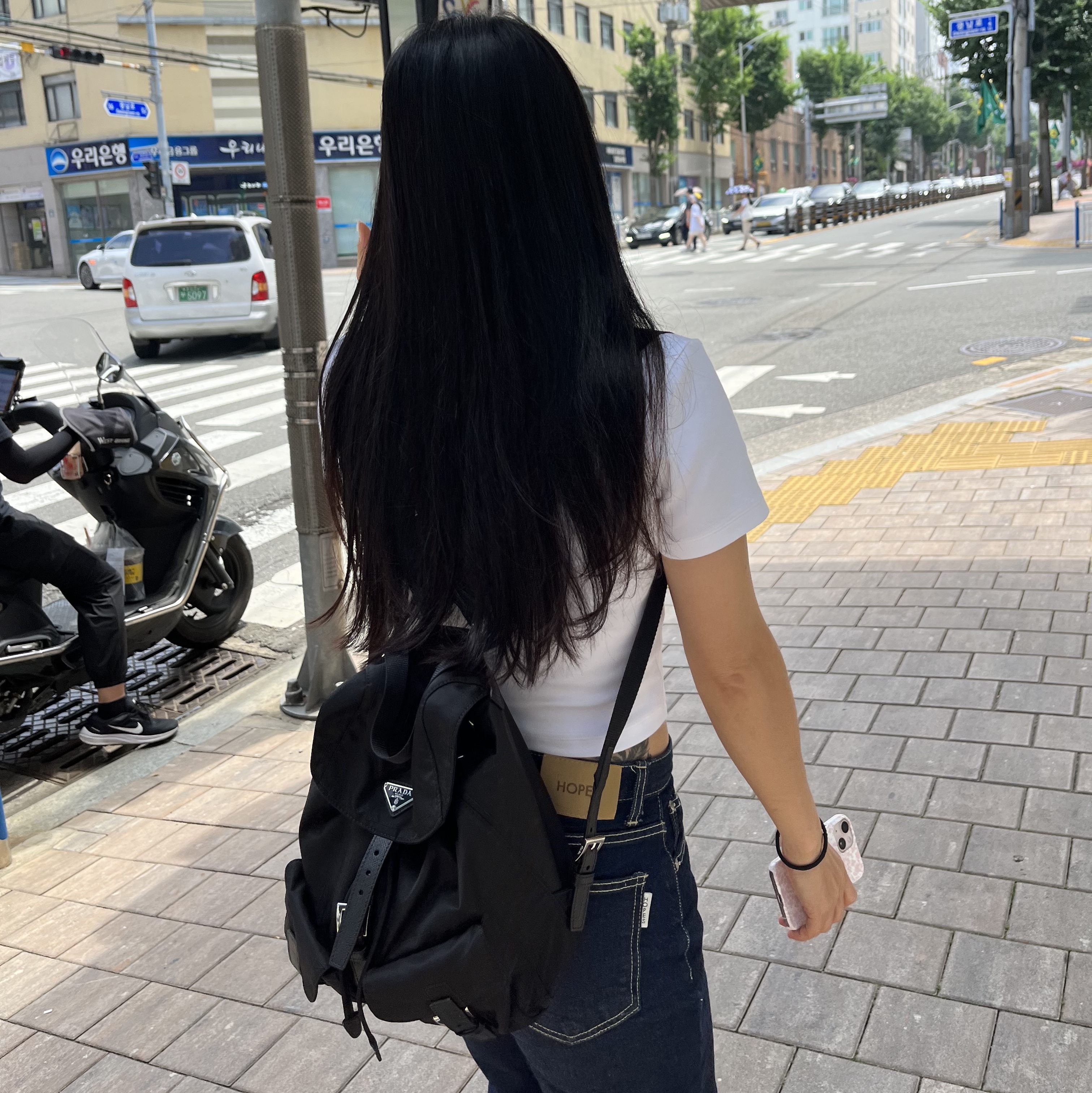 Prada Re-Nylon Small Backpack Black 착용 스타일
