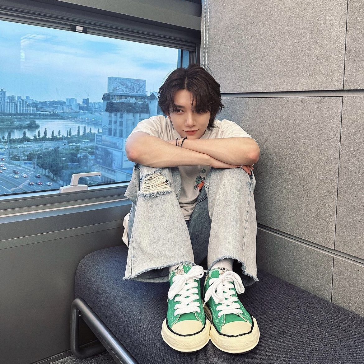 Stussy Dollie Pigment Dyed T-Shirt Natural 착용 스타일 - 3