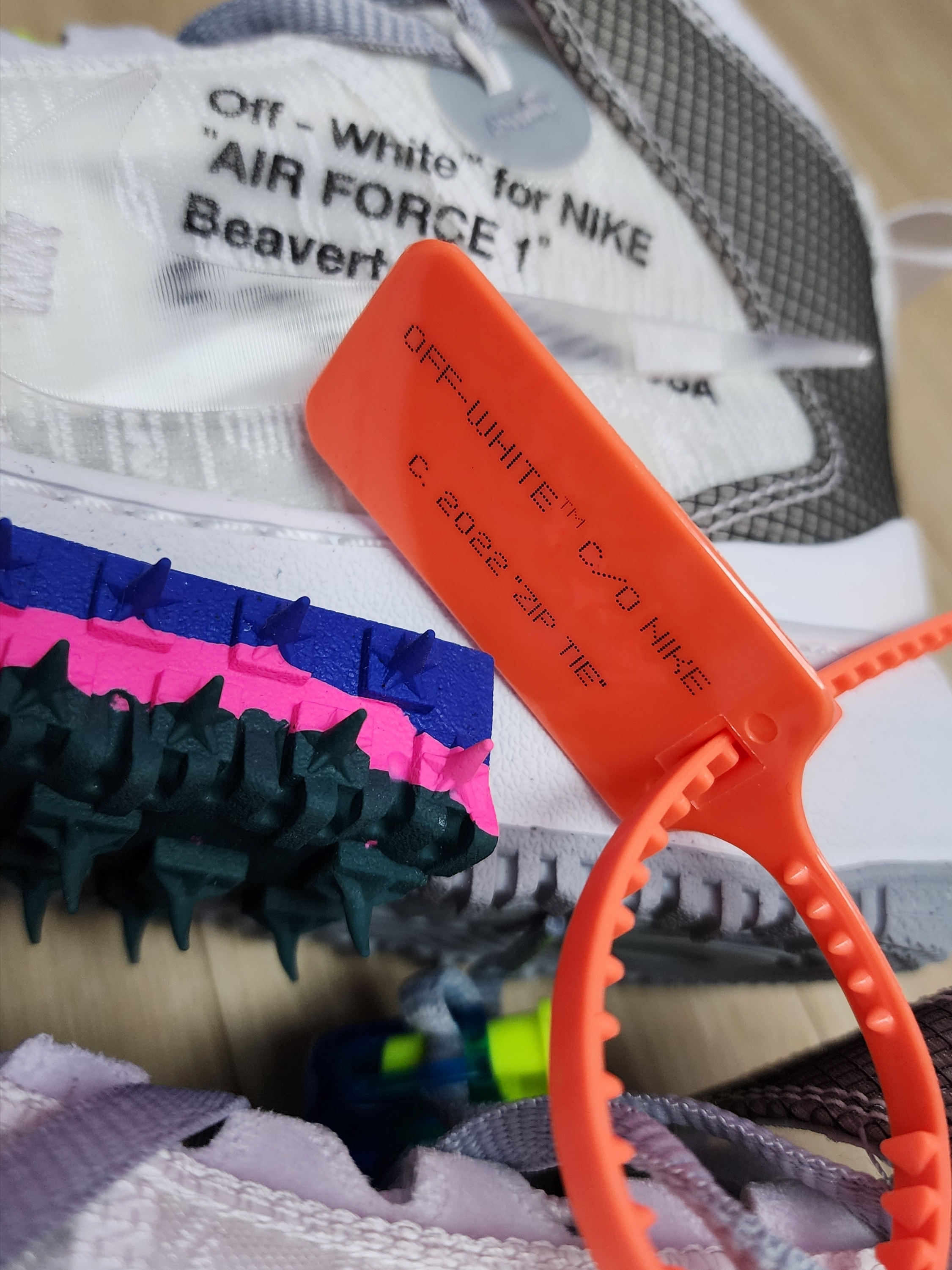 Nike x Off-White Air Force 1 Mid SP White 착용 스타일 - 2