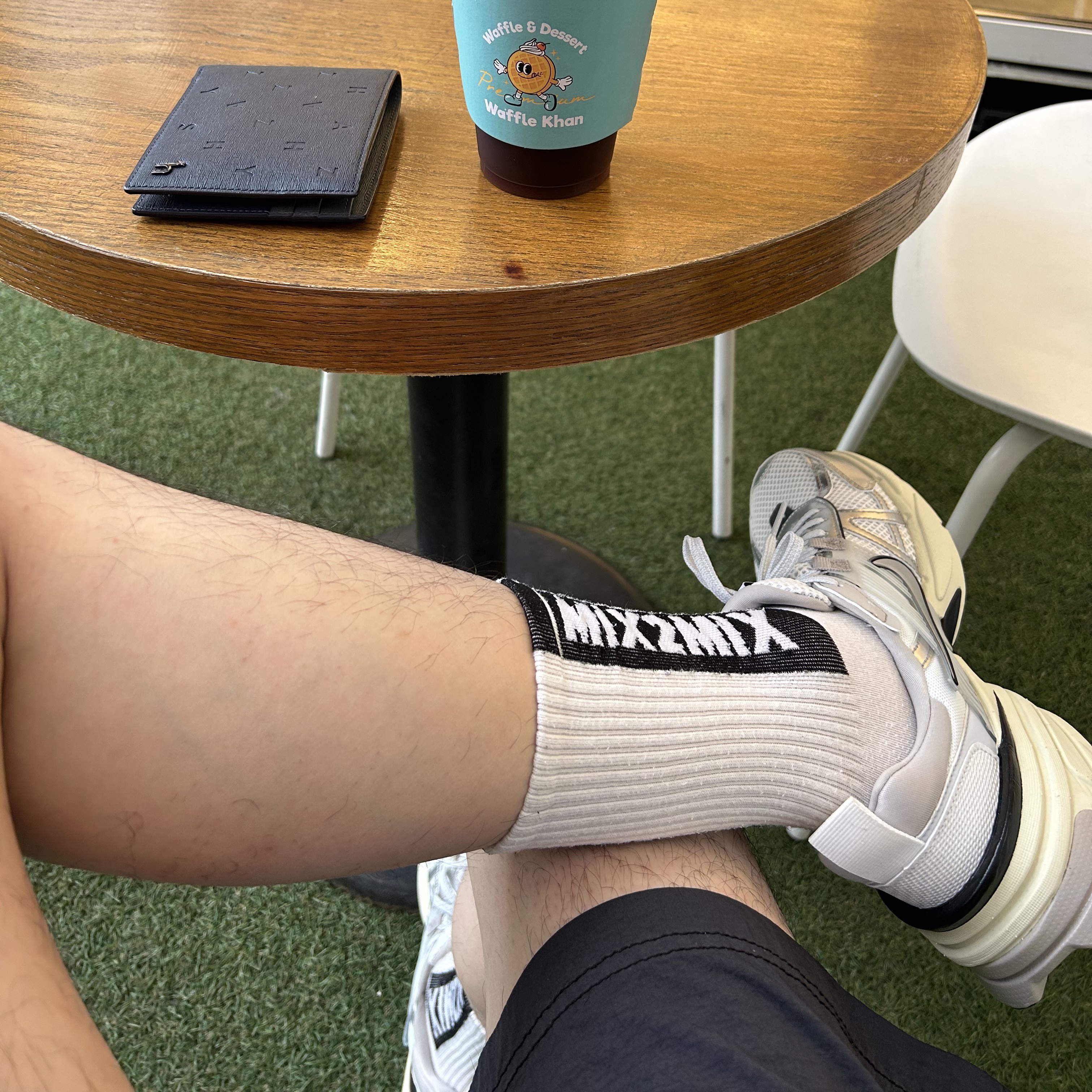 Nike V2K Run Summit White Metallic Silver, Nike x Stussy Water Shorts Off Noir 착용 스타일 - 3