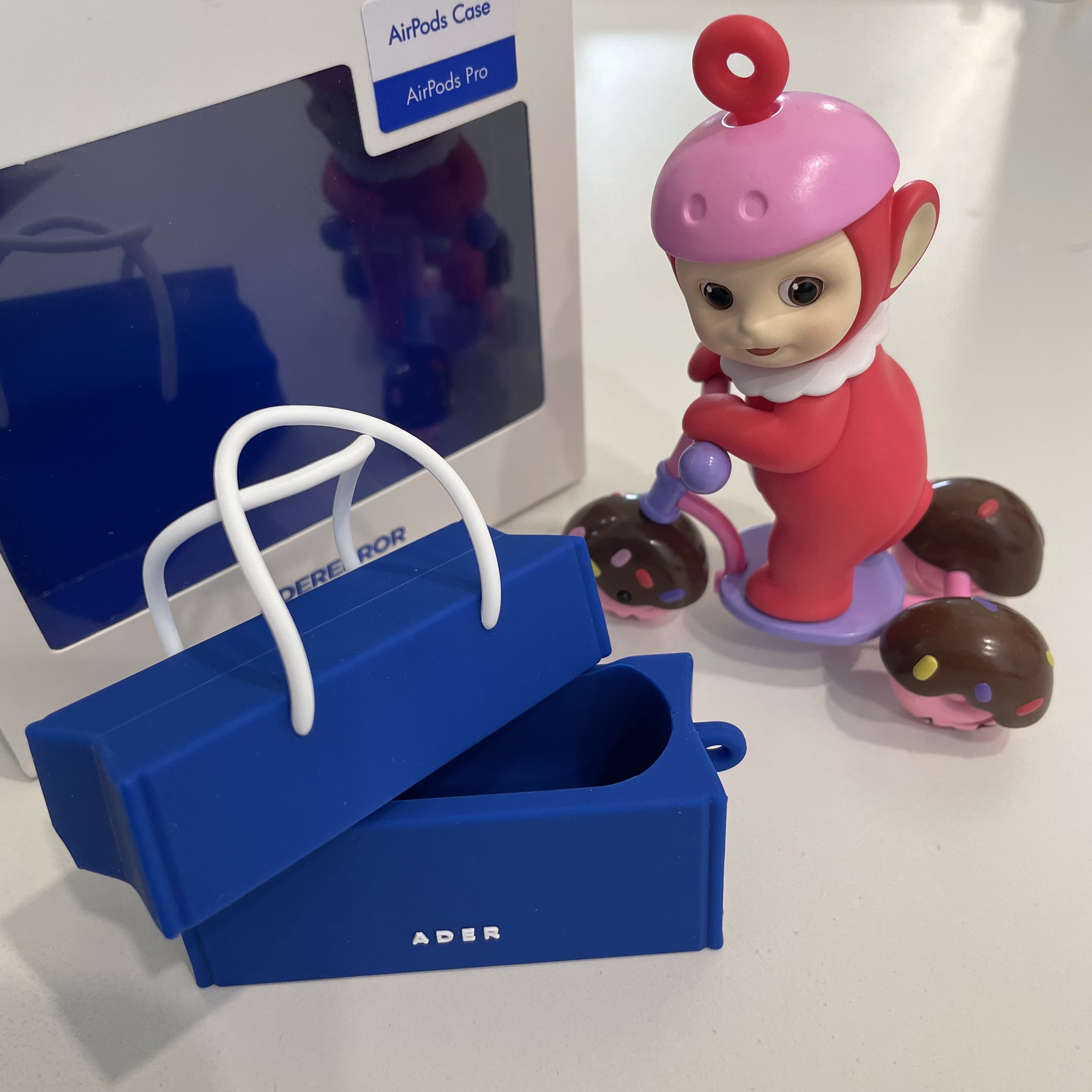 Ader Error Shopper Bag AirPods Pro Case Z-Blue 착용 스타일 - 1
