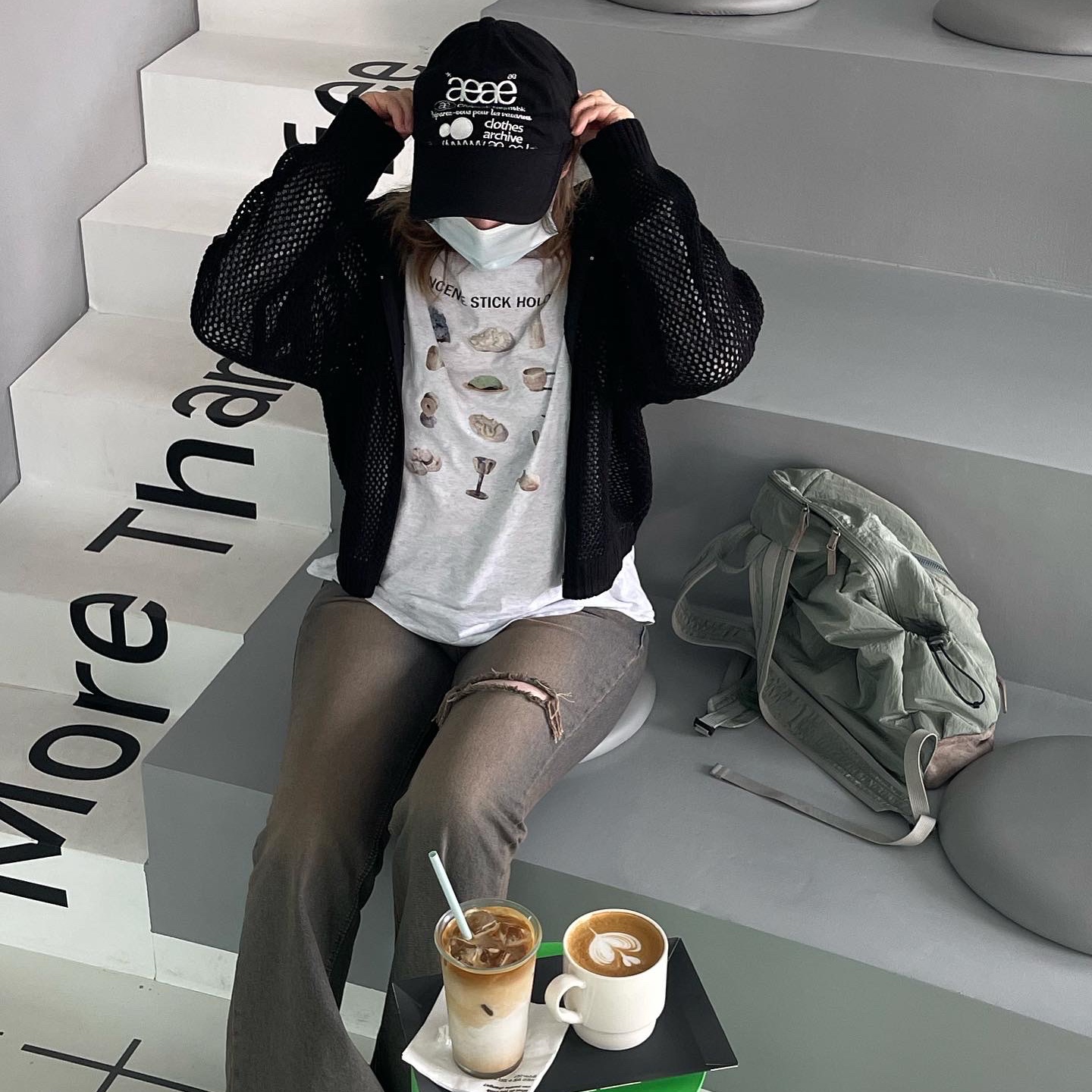 Aeae Web Logo 5-Pannel Cap Black 착용 스타일