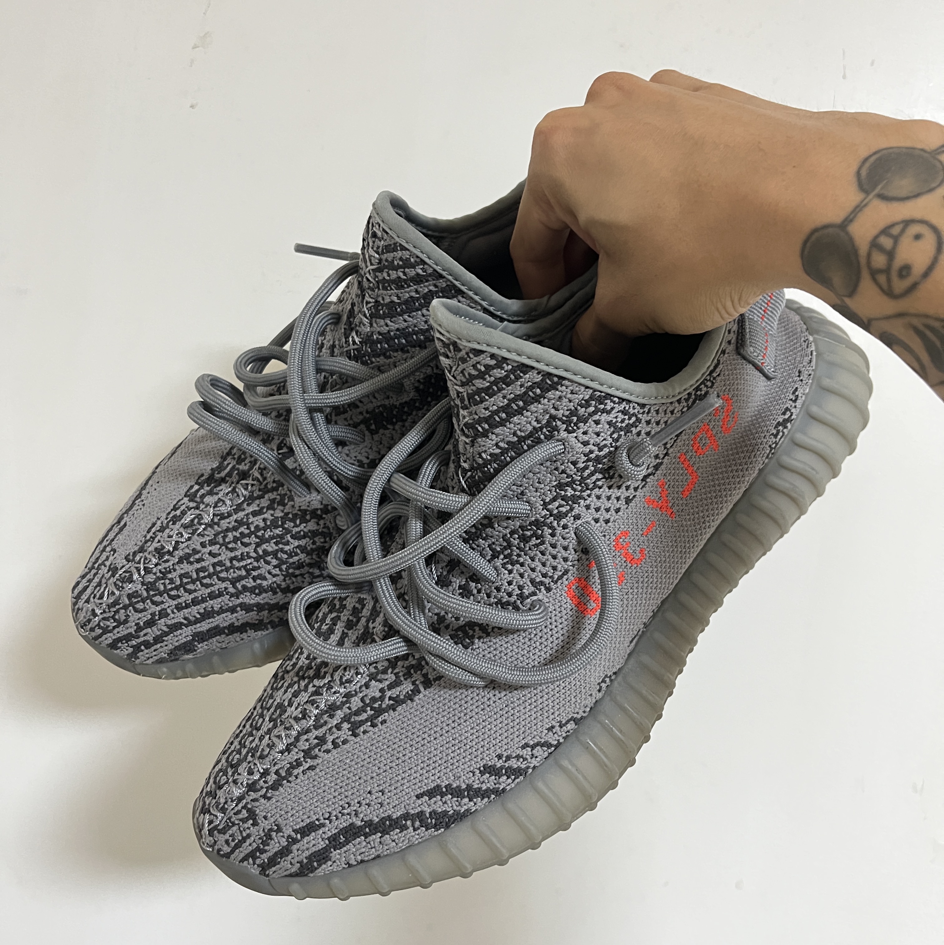 Adidas Yeezy Boost 350 V2 Beluga 2.0 착용 스타일