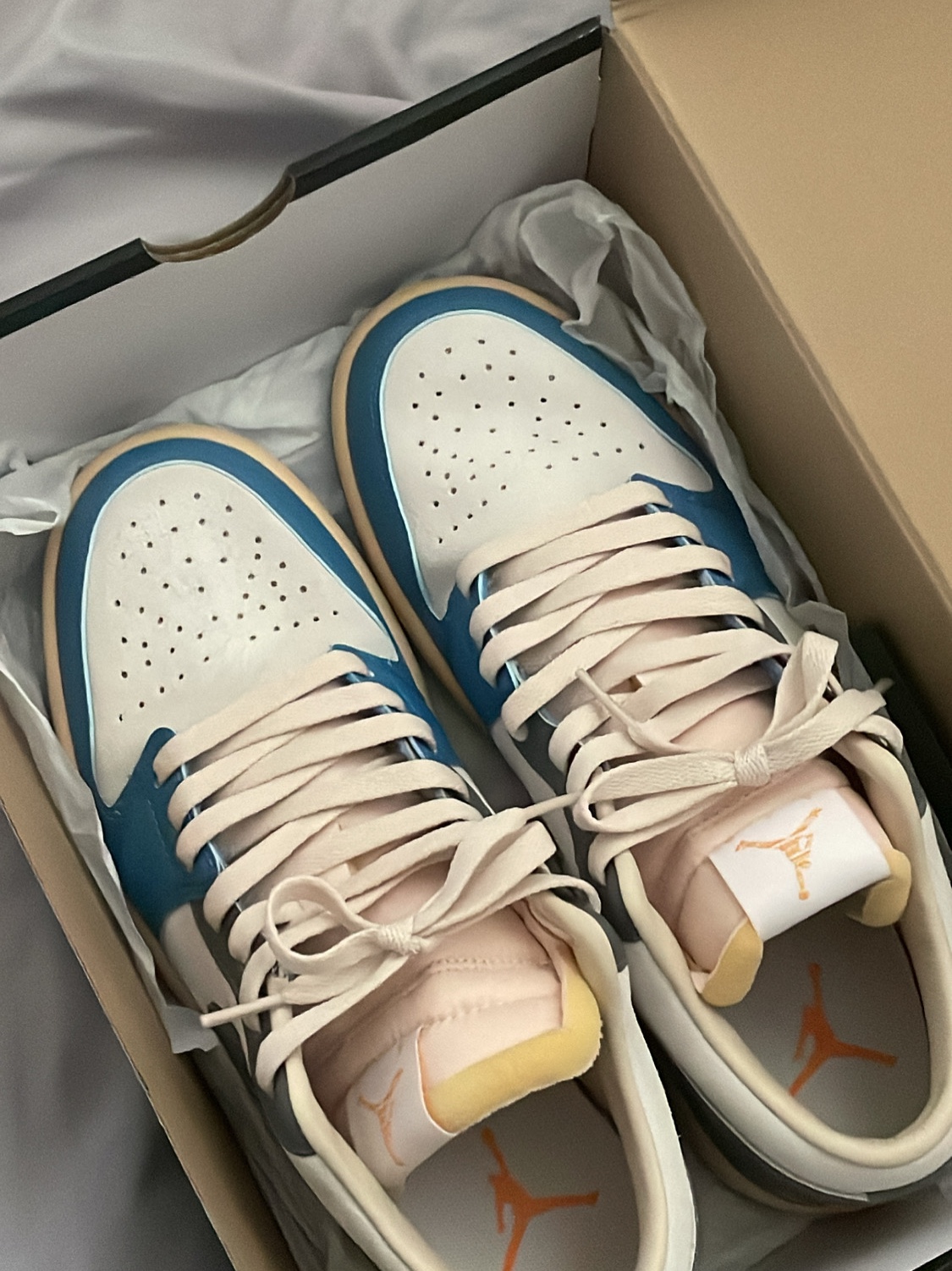 Jordan 1 Low SE Tokyo 96 착용 스타일 - 2