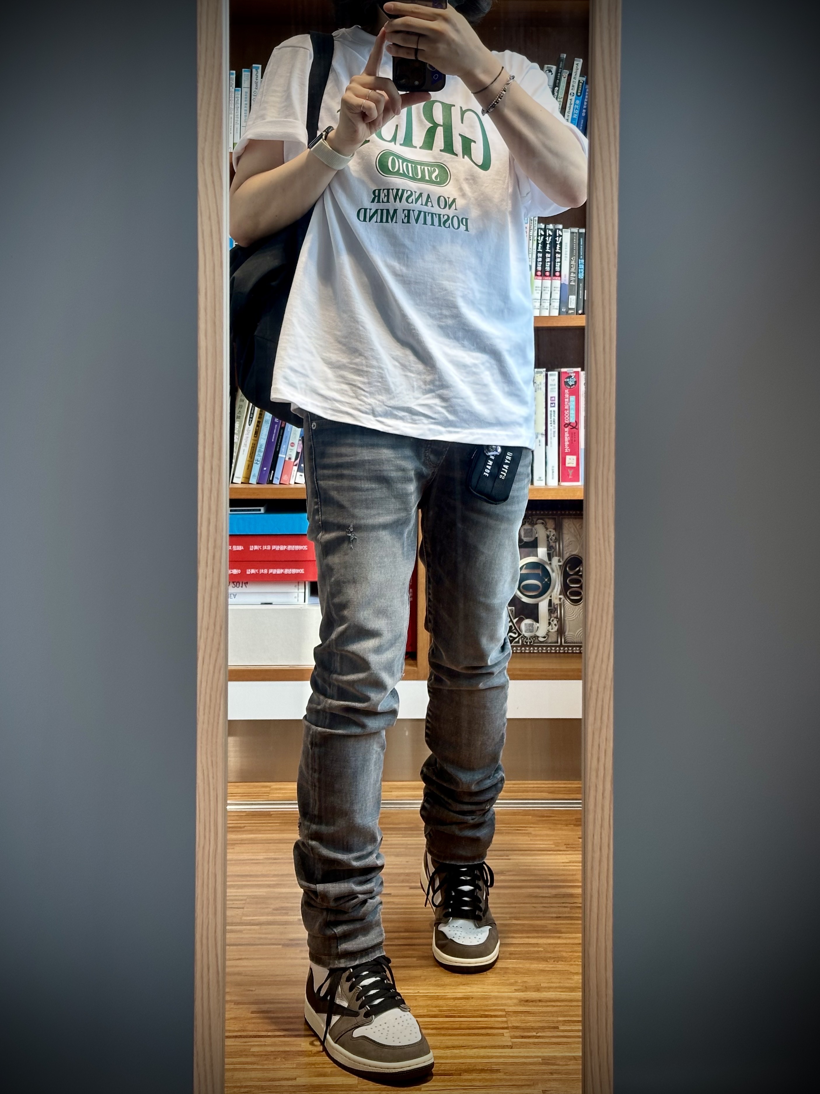 Undermycar Legion.03 Slim Fit Blue Stitch Washed Jeans Washed Gray, Jordan 1 x Travis Scott Retro High OG SP Mocha 착용 스타일 - 2