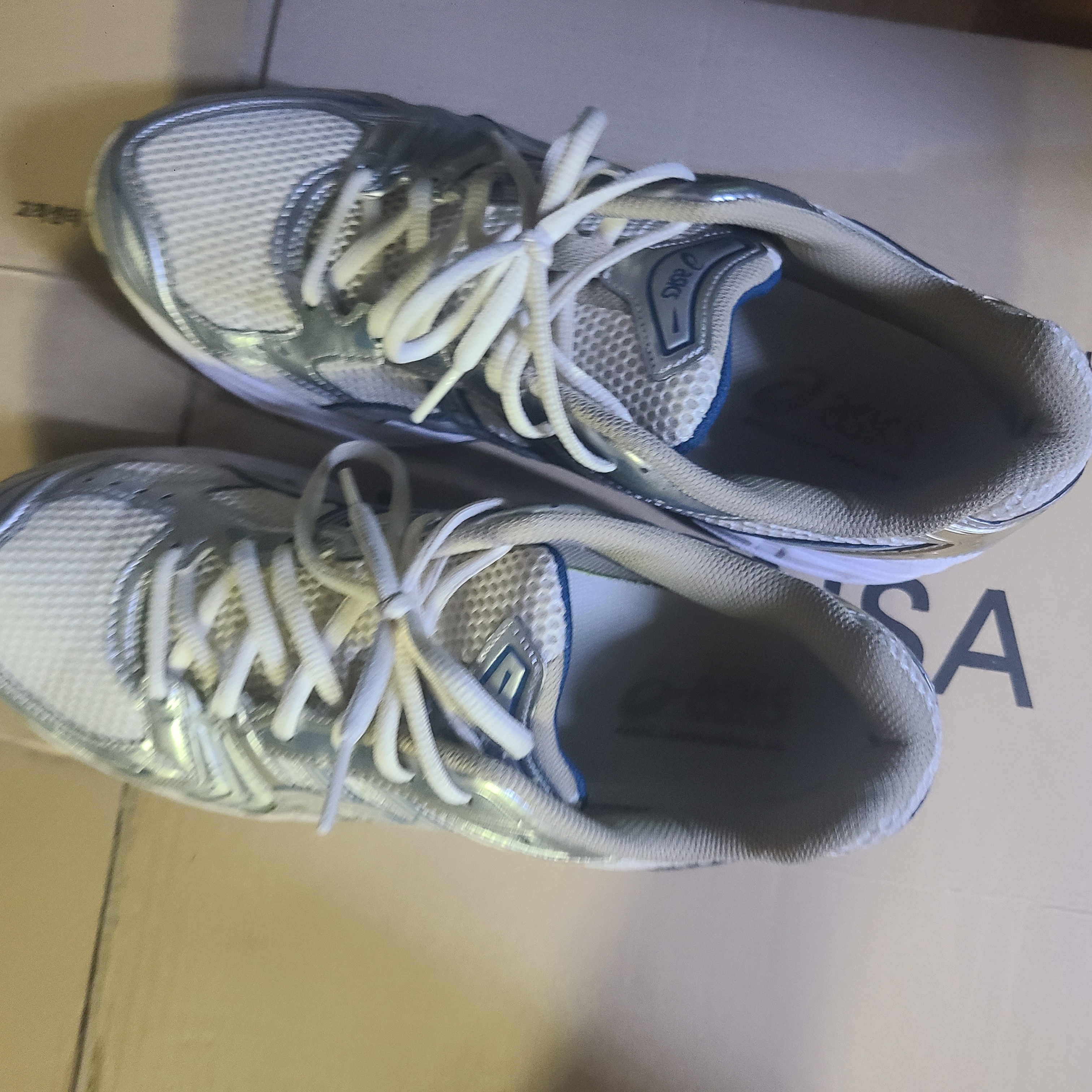 Asics Gel-Kayano 14 Cream Pure Silver 착용 스타일