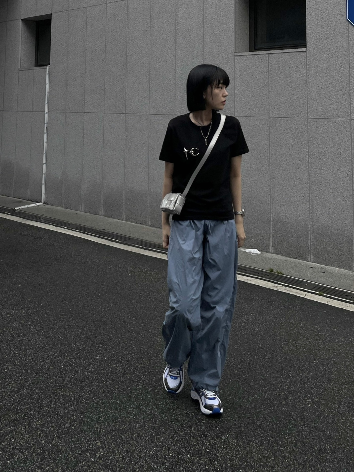 Bottega Veneta Mini Leather Cassette Silver, Asics GT-2160 White Illusion Blue 착용 스타일 - 2