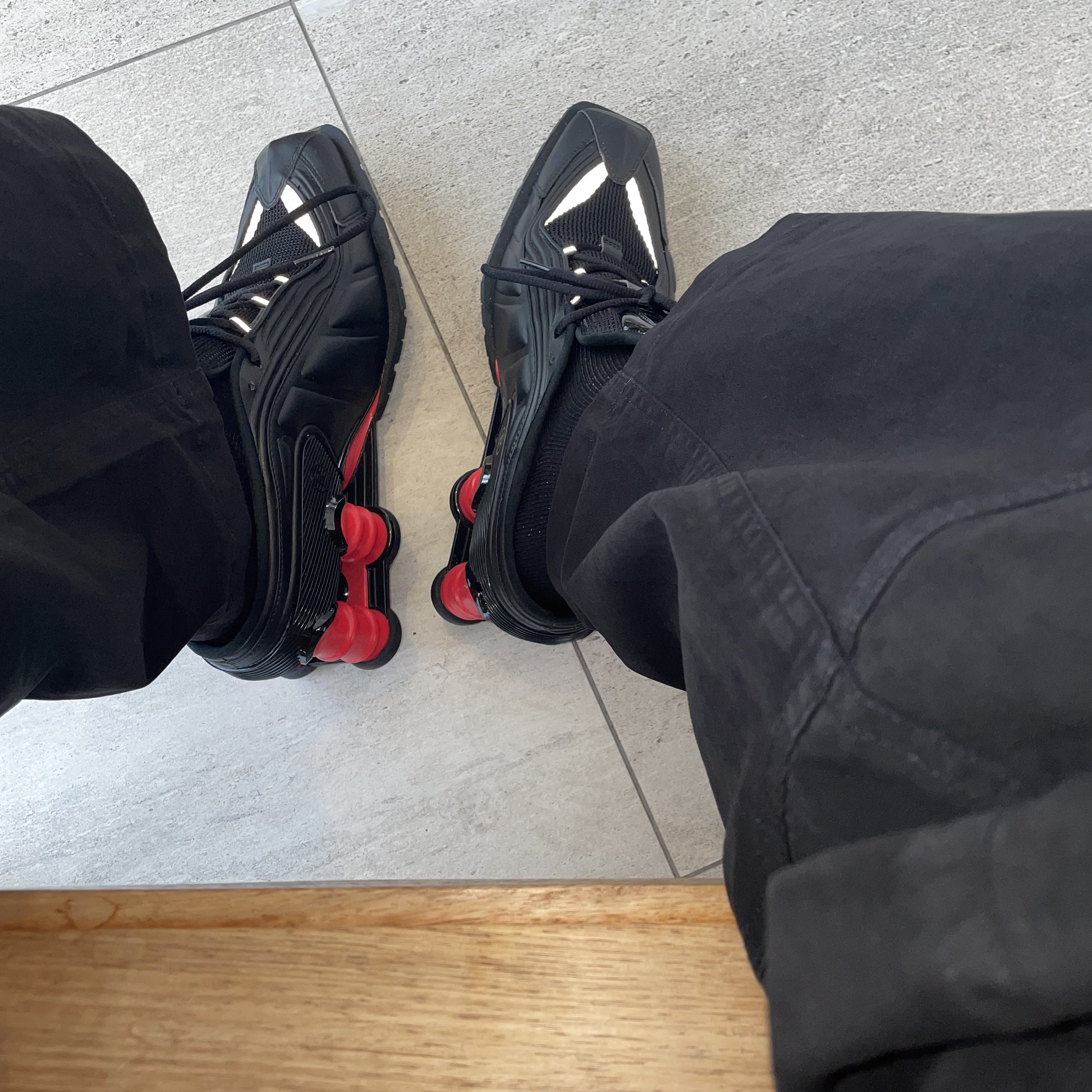 Nike x Martine Rose Shox MR4 Black 착용 스타일
