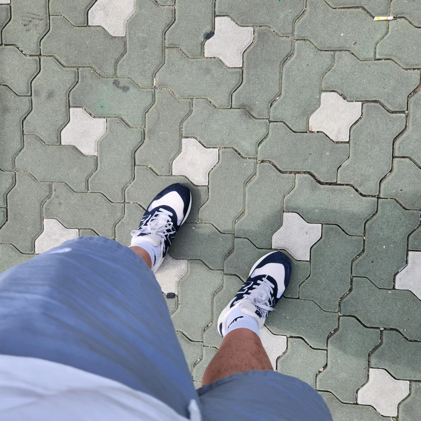New Balance 580 Navy Cream 착용 스타일 - 4