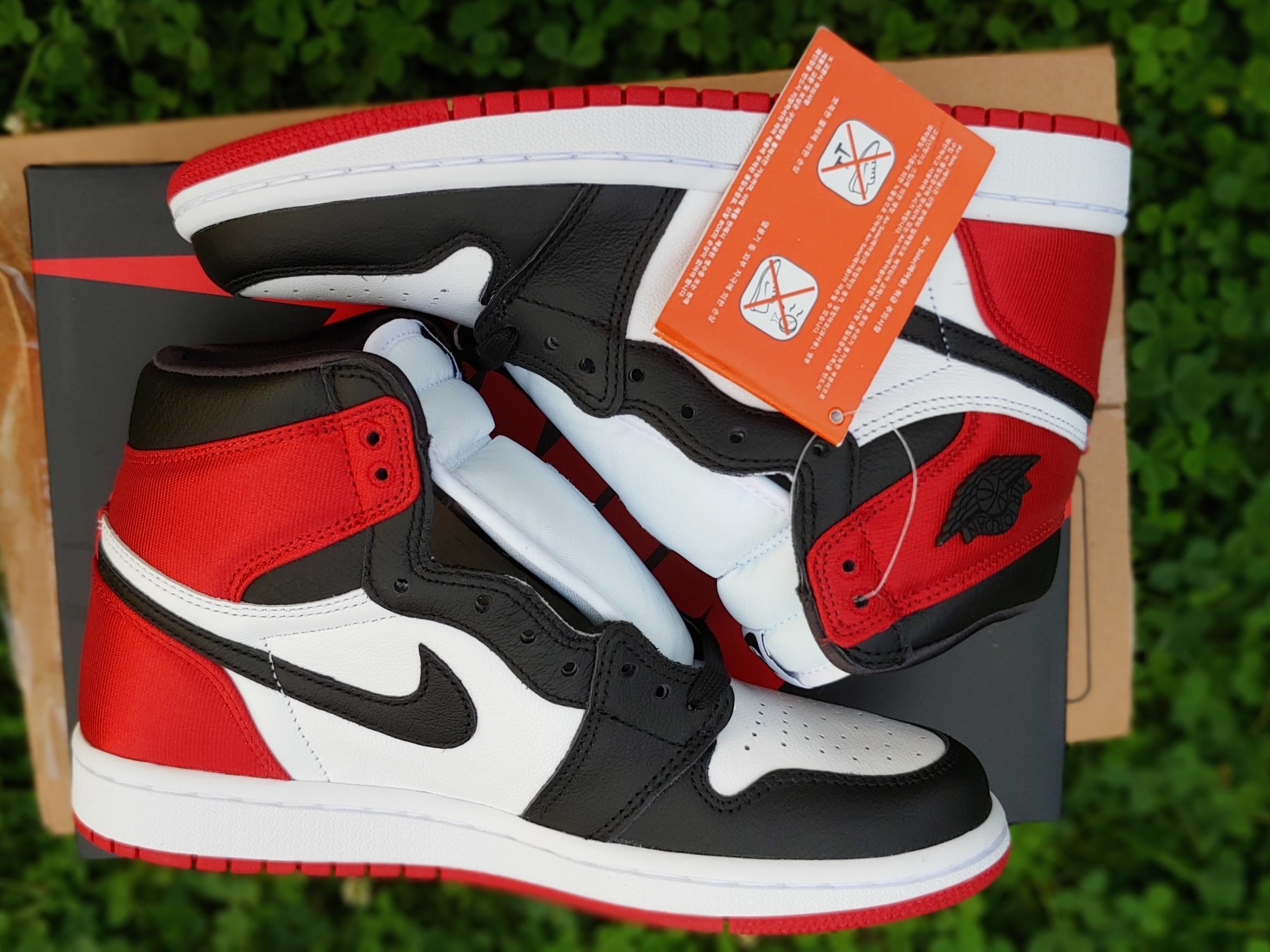 (W) Jordan 1 Retro High Satin Black Toe 착용 스타일 - 4