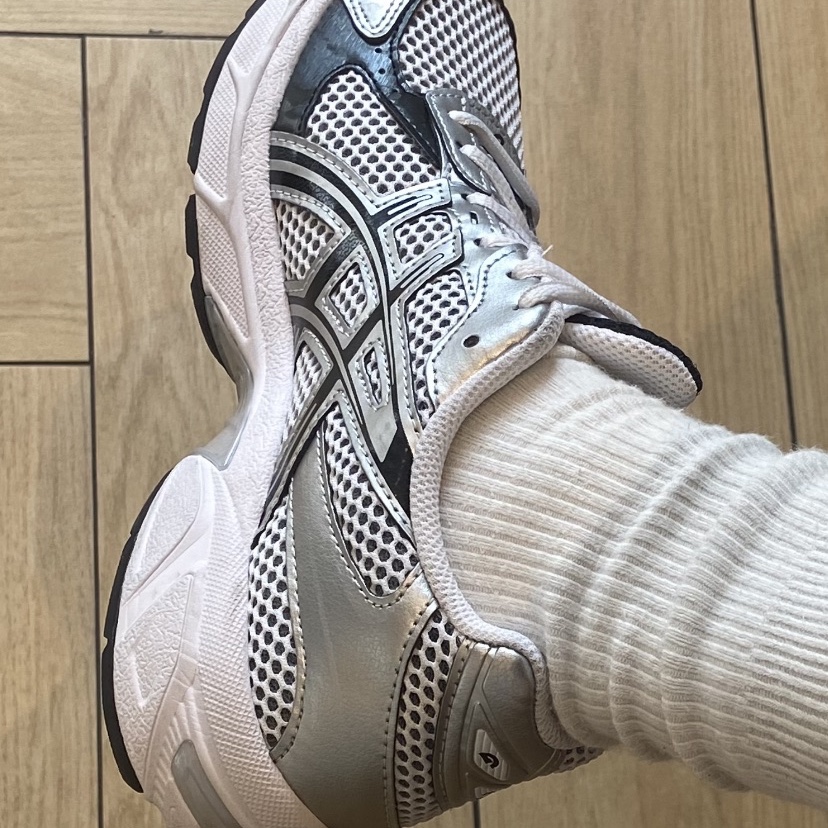 Asics Gel-1130 White Black 착용 스타일 - 2