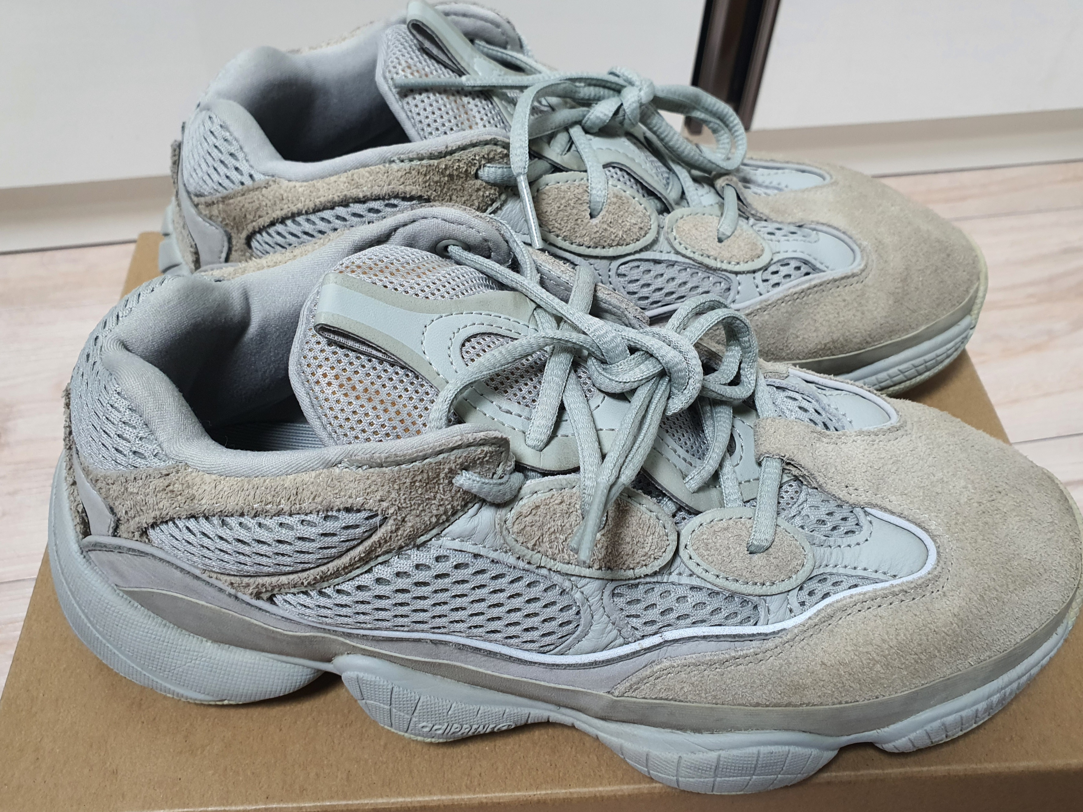 Adidas Yeezy 500 Salt 착용 스타일