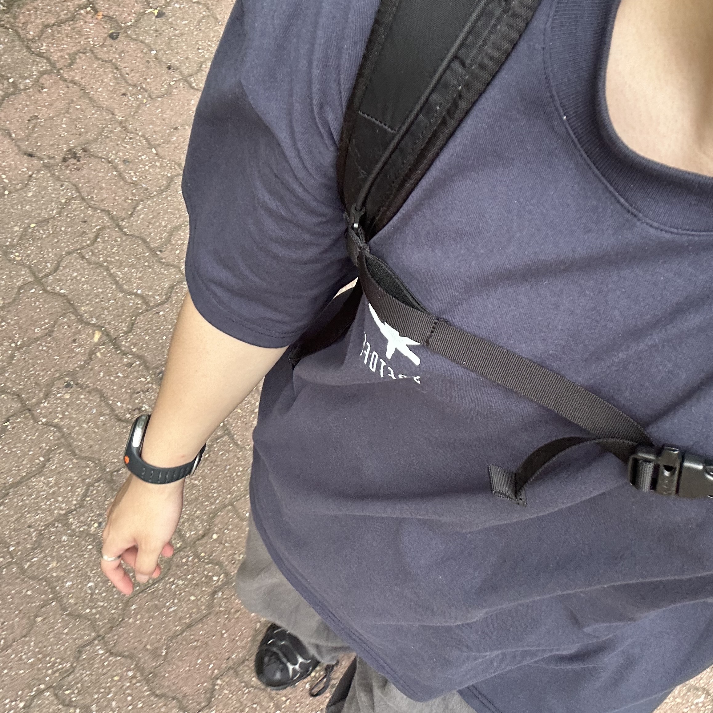 Softoffice Community Tee- Navy 착용 스타일 - 2