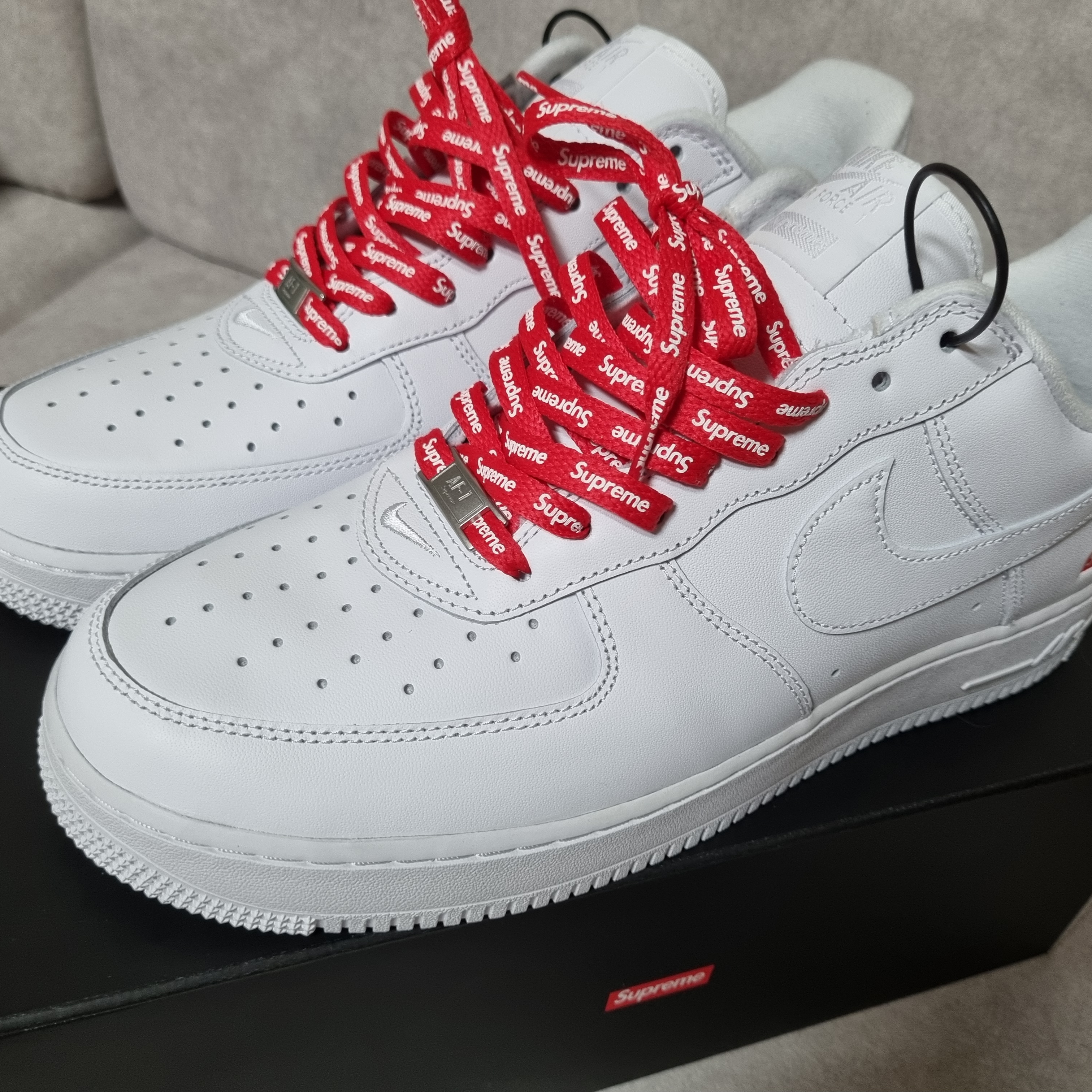 Nike x Supreme Air Force 1 Low White 착용 스타일