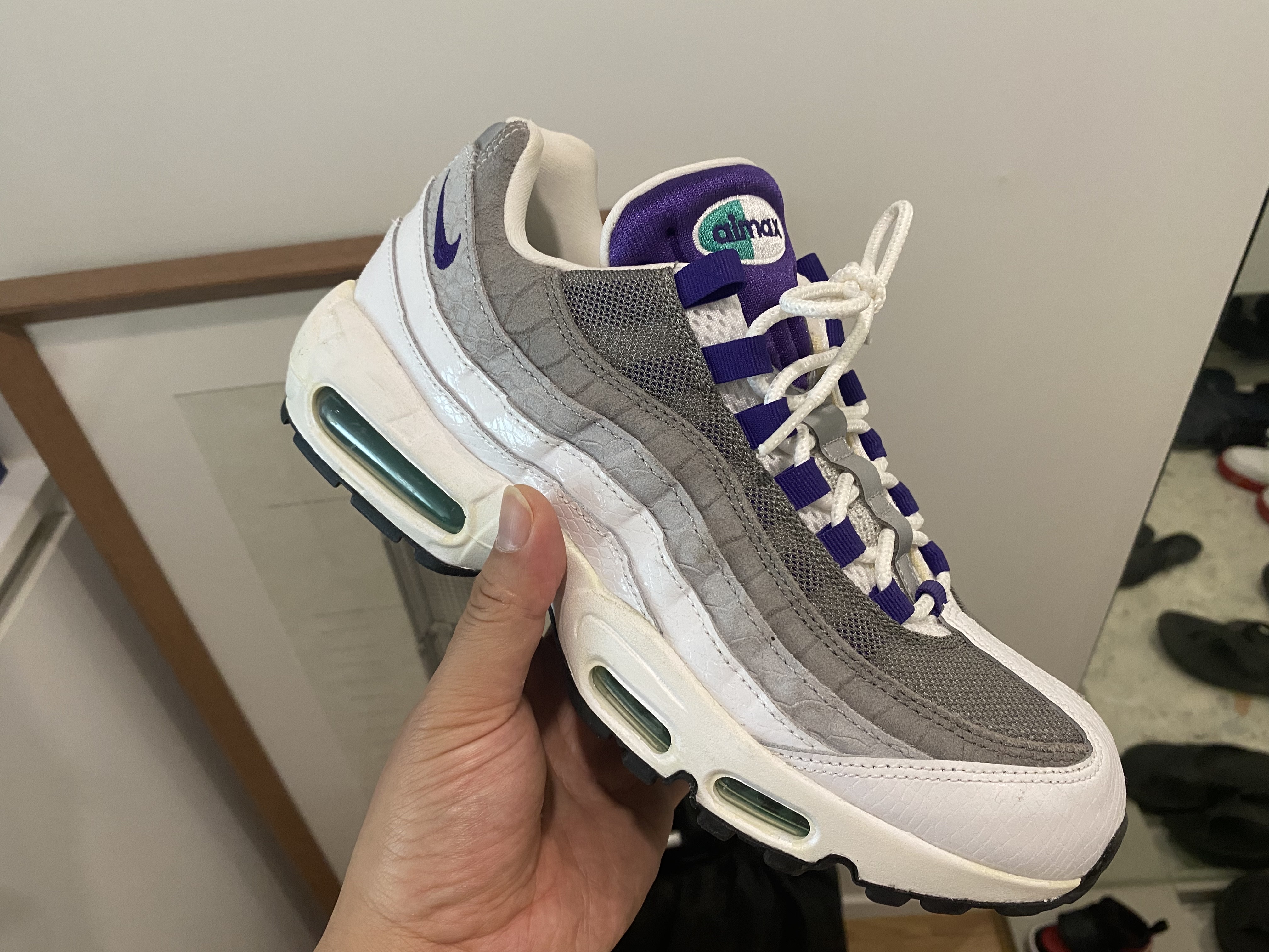 Nike Air Max 95 Grape Snakeskin 착용 스타일
