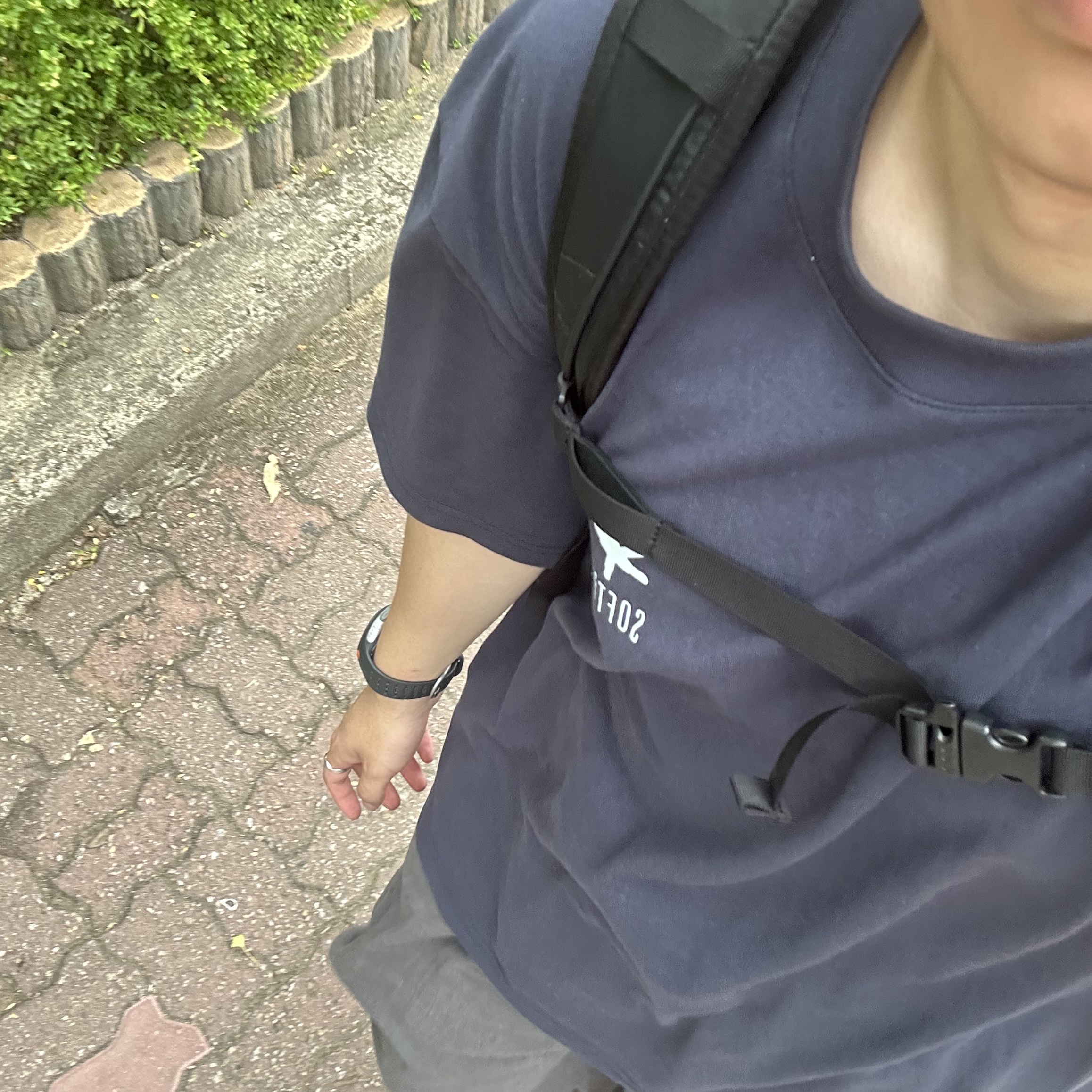 Softoffice Community Tee- Navy 착용 스타일 - 1