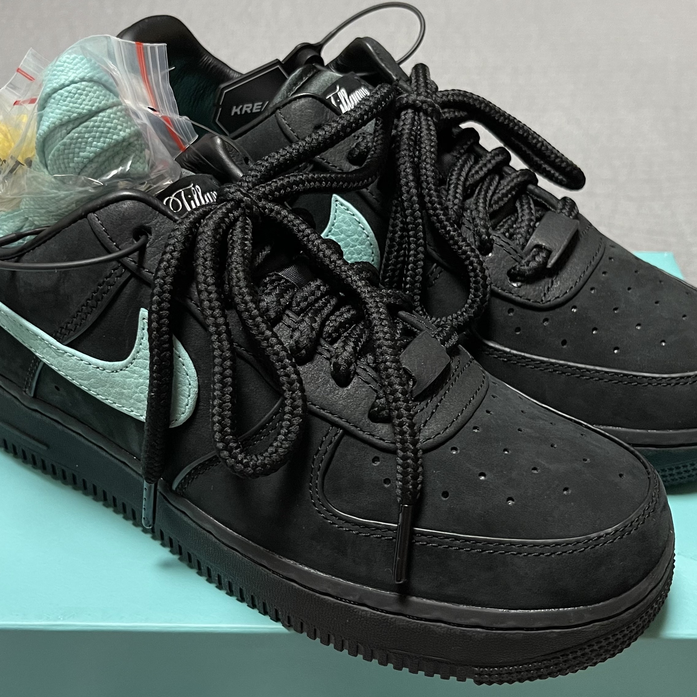 Nike x Tiffany & Co. Air Force 1 Low SP 1837 착용 스타일 - 1