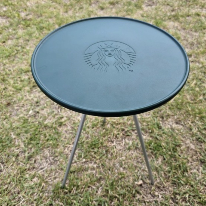 Starbucks x Helinox Side Table Green 착용 스타일