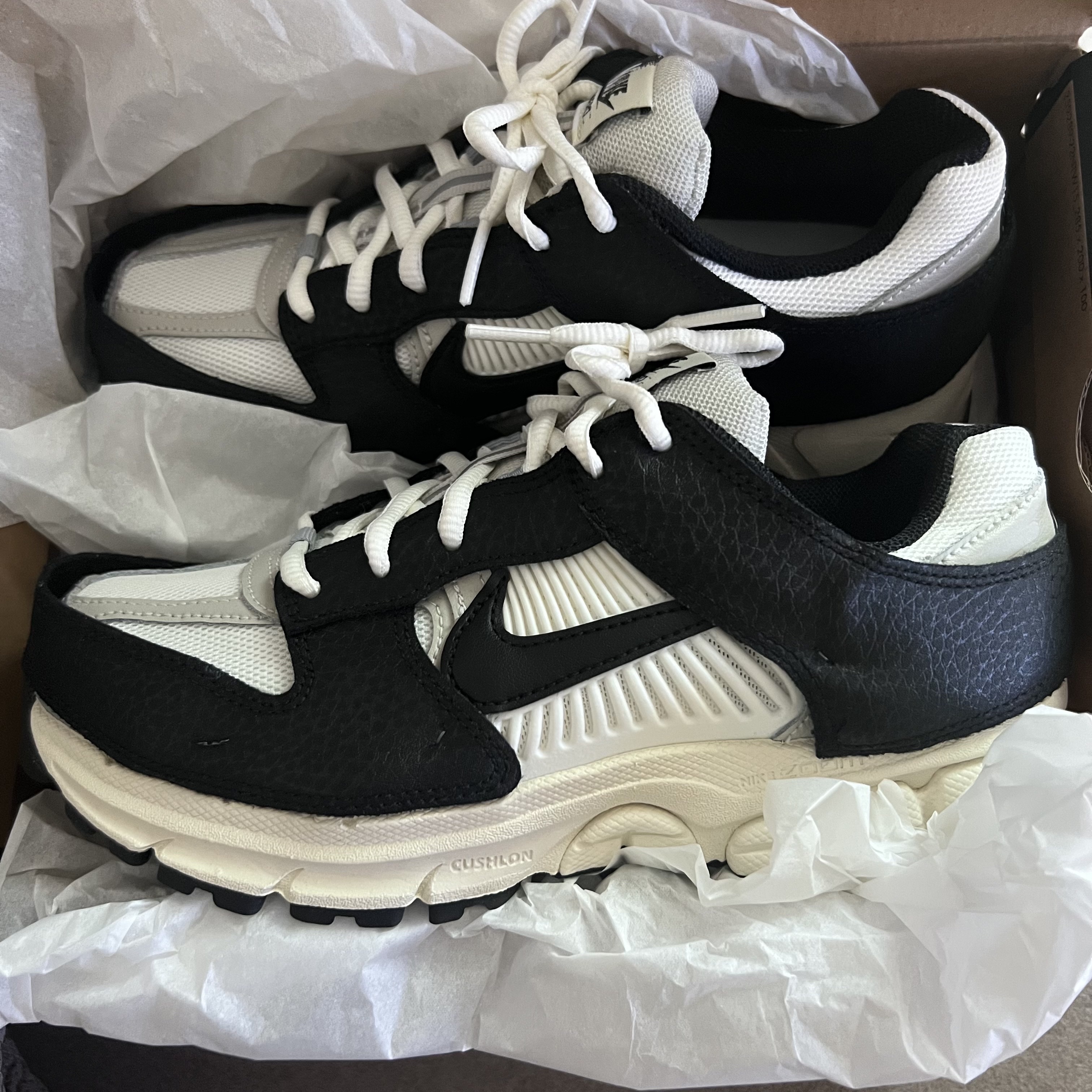 (W) Nike Zoom Vomero 5 Wolf Grey and Black 착용 스타일