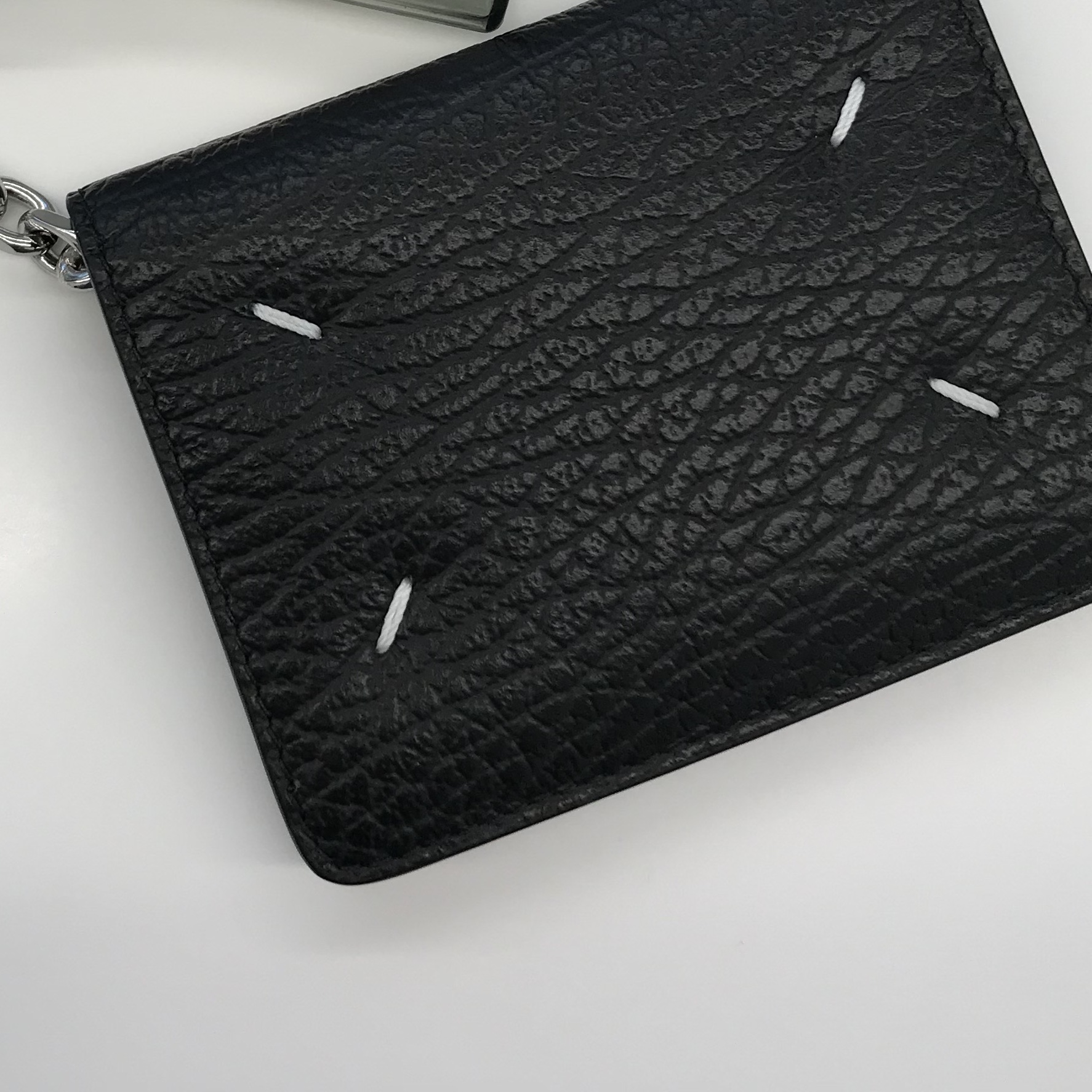 Maison Margiela Keyring Calfskin Wallet Black 착용 스타일