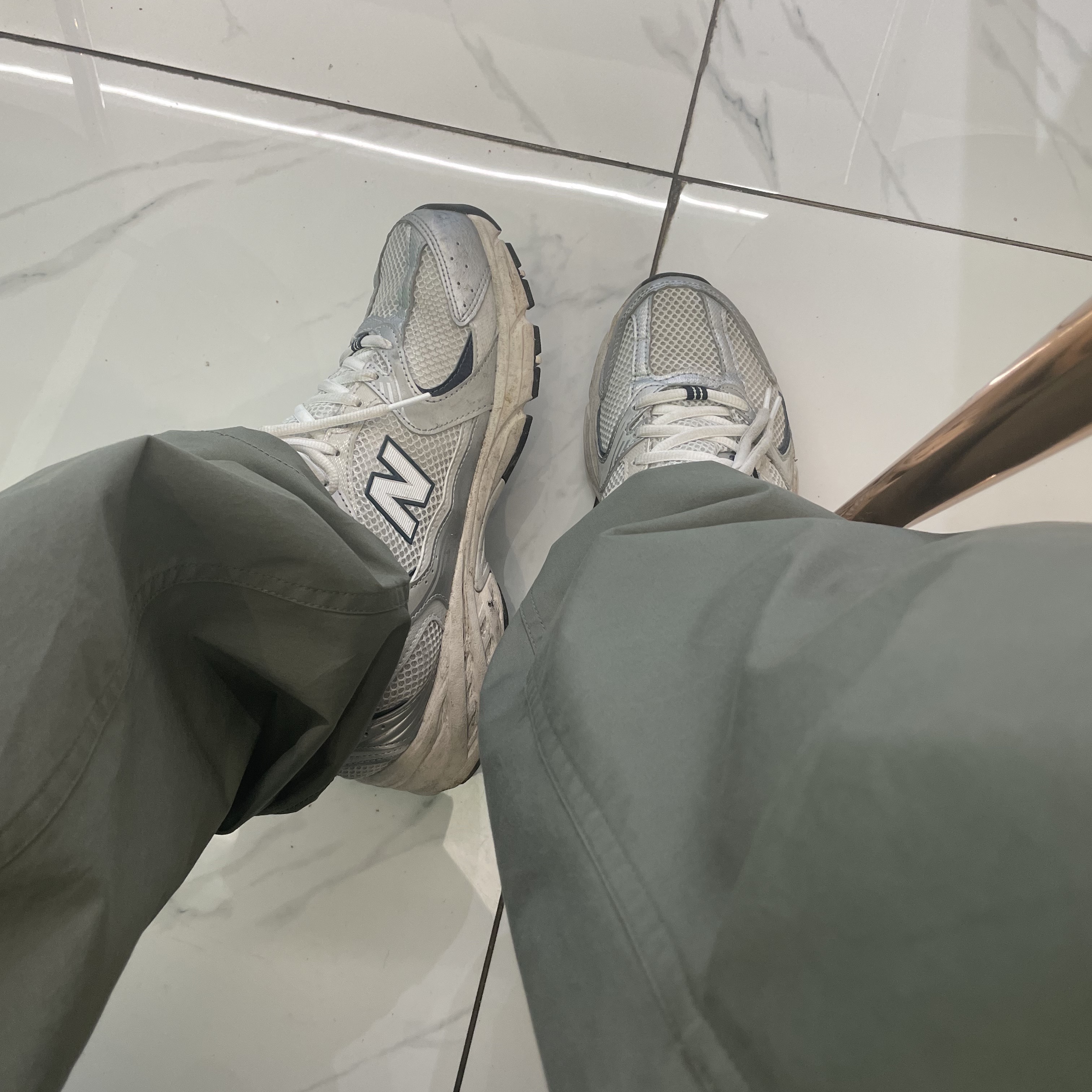 New Balance 530 Steel Grey 착용 스타일
