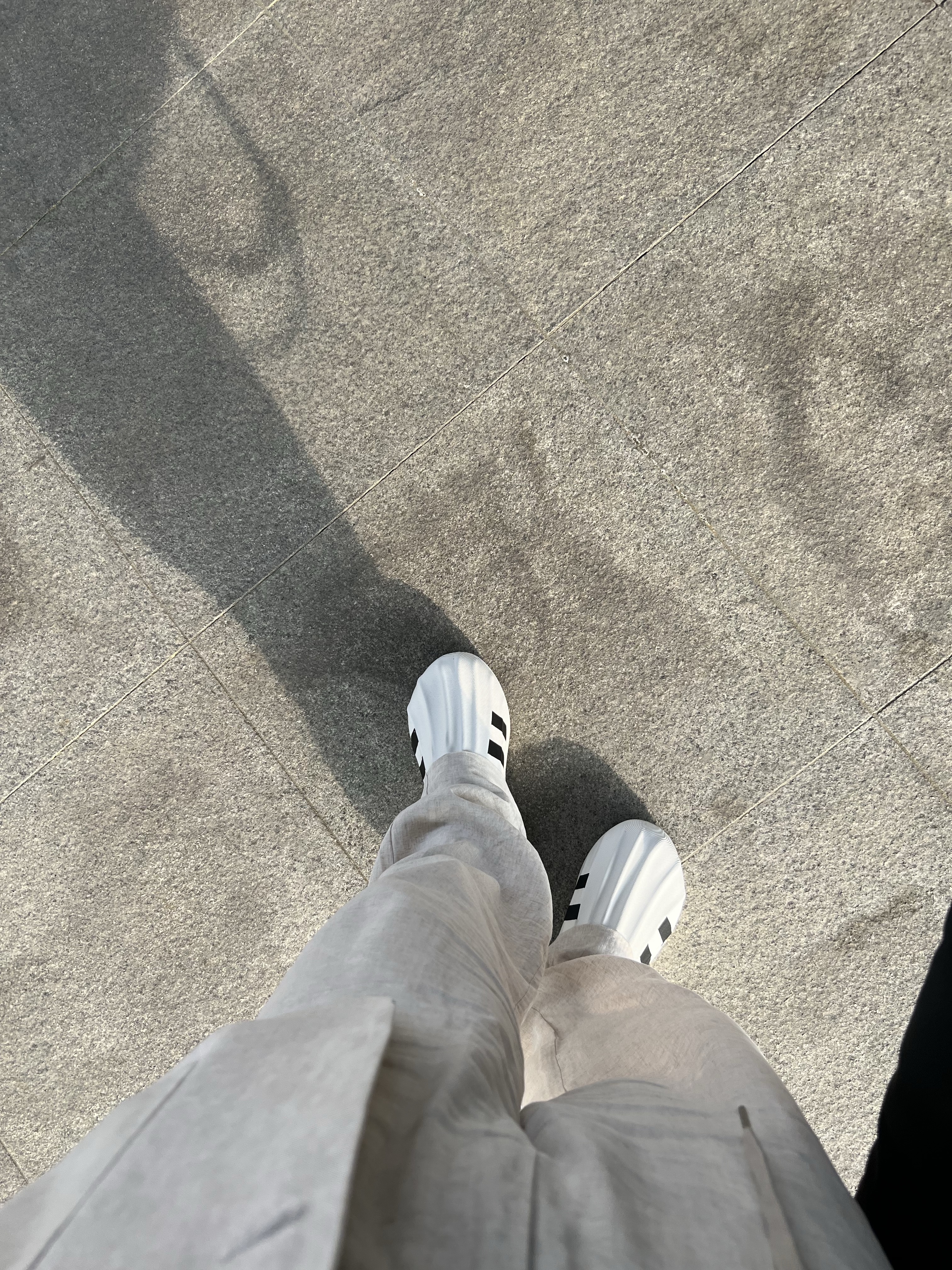 Adidas Adifom Superstar Core White 착용 스타일