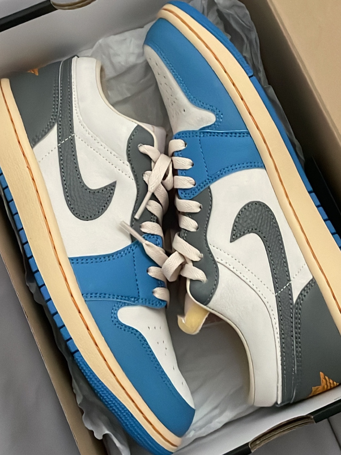 Jordan 1 Low SE Tokyo 96 착용 스타일 - 1