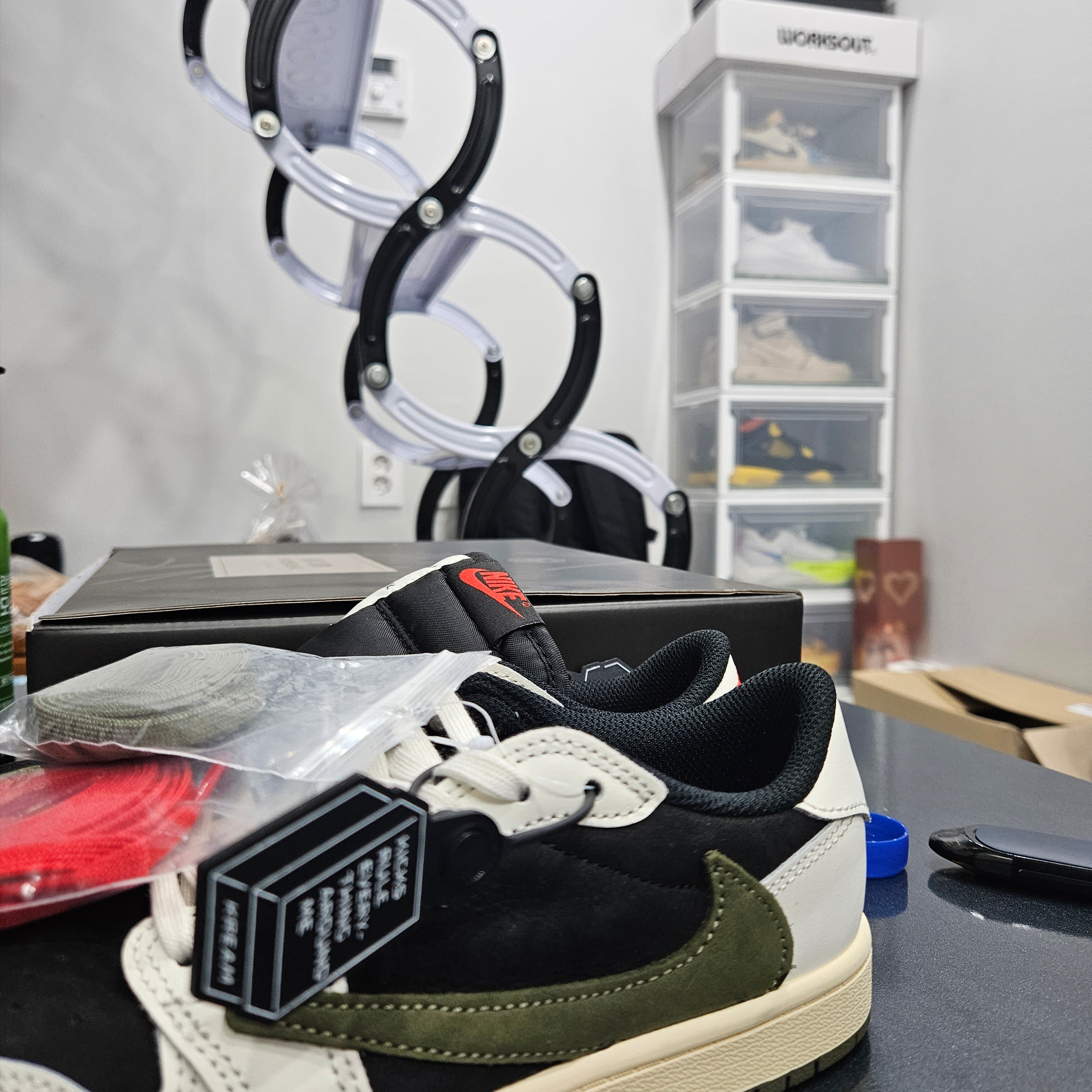(W) Jordan 1 x Travis Scott Retro Low OG SP Medium Olive, Jordan 1 Low SE Tokyo 96 착용 스타일
