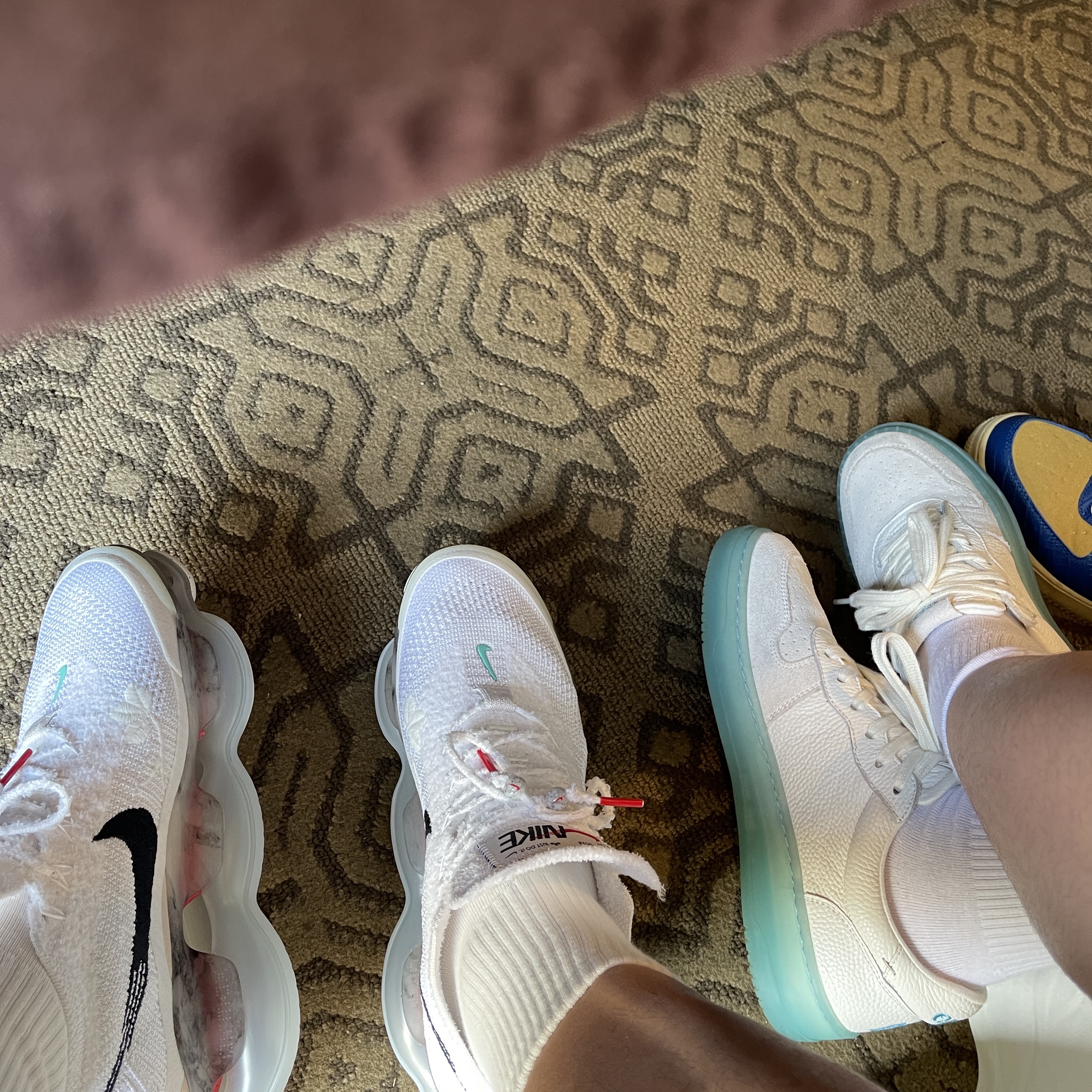 Nike Air Max Scorpion Flyknit Summit White 착용 스타일