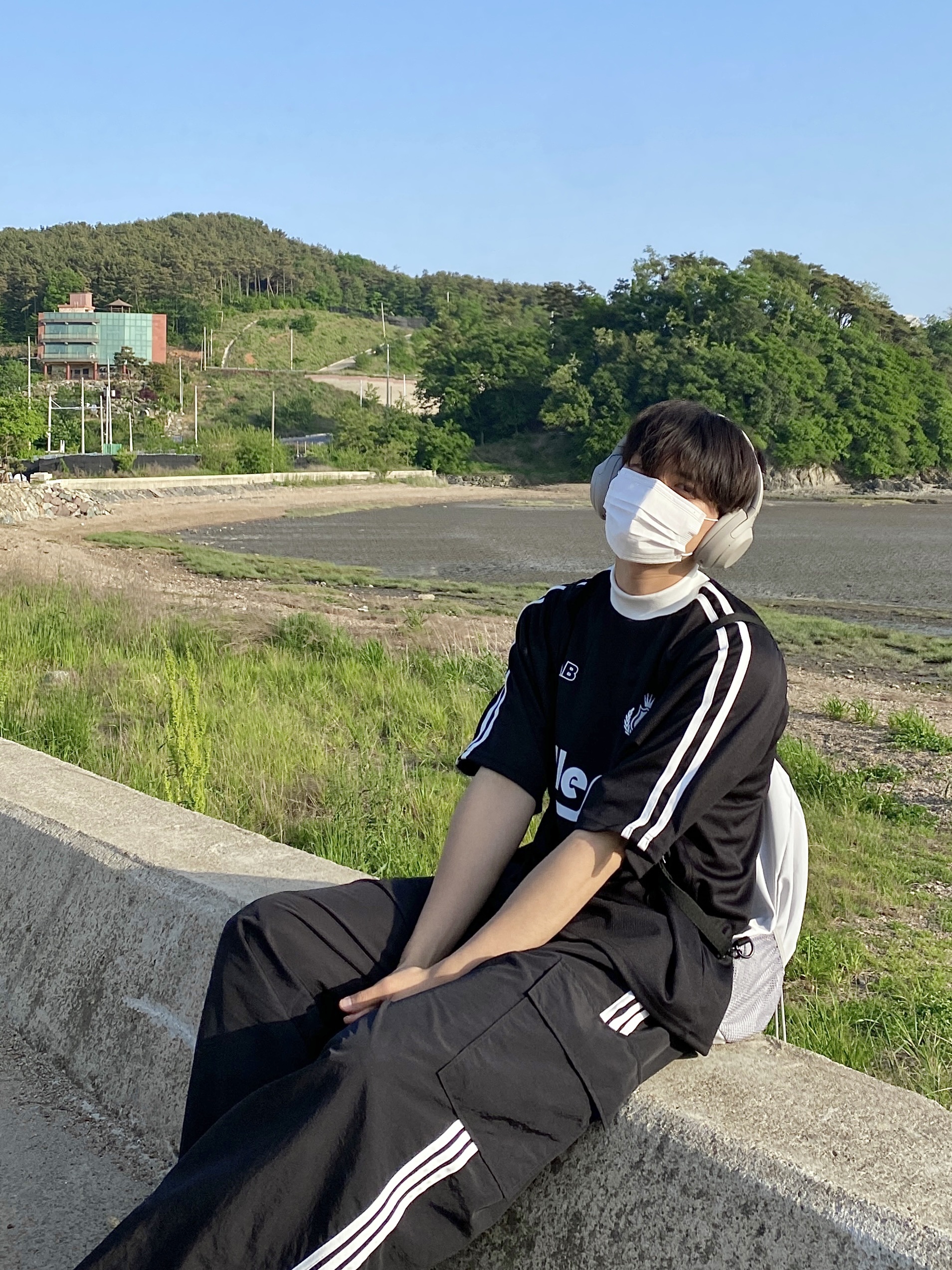 Sony WH-1000XM4 Platinum Silver (Korean Ver.), Nike Air Force 1 '07 Low White 착용 스타일 - 1