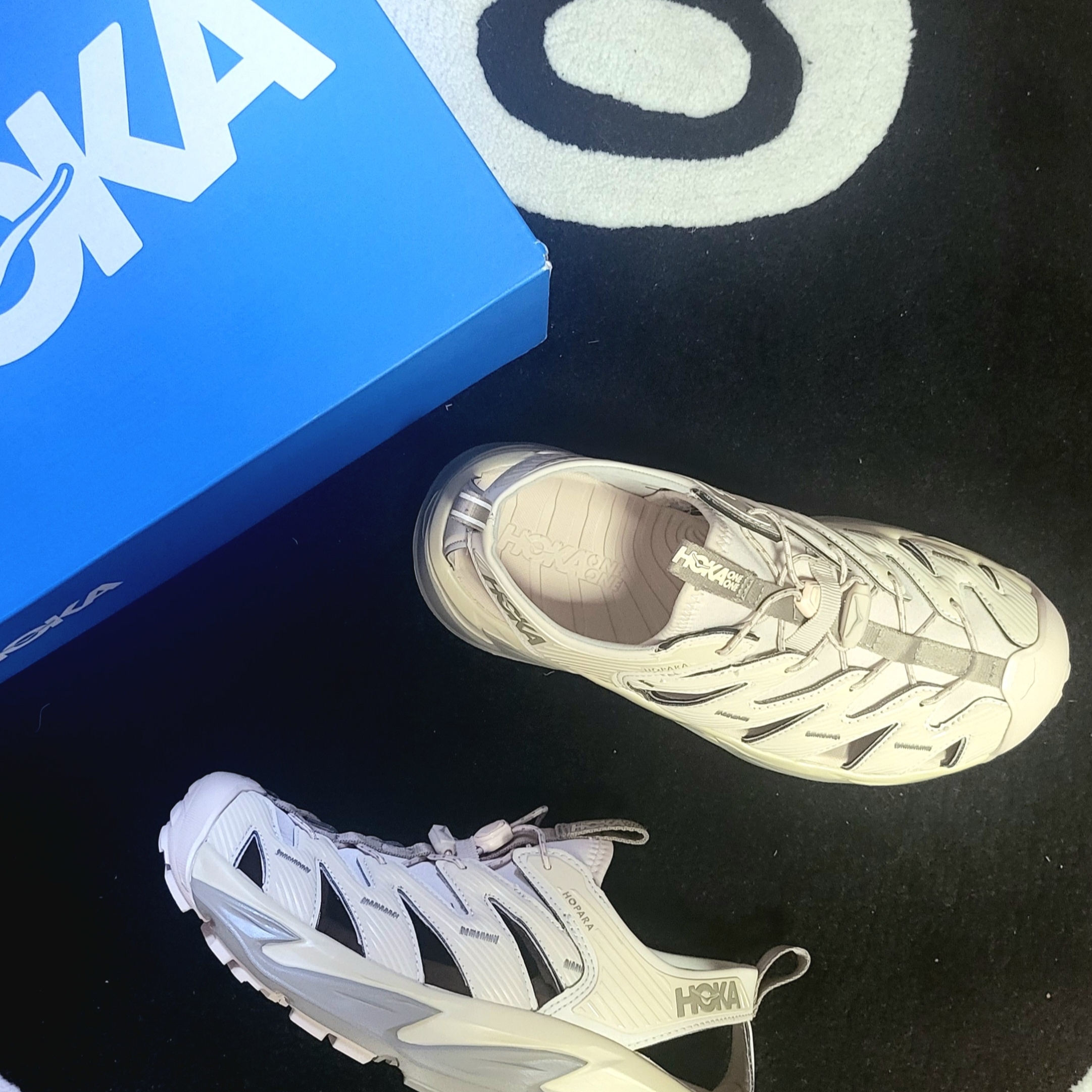 Hoka Hopara Shifting Sand Dune 착용 스타일