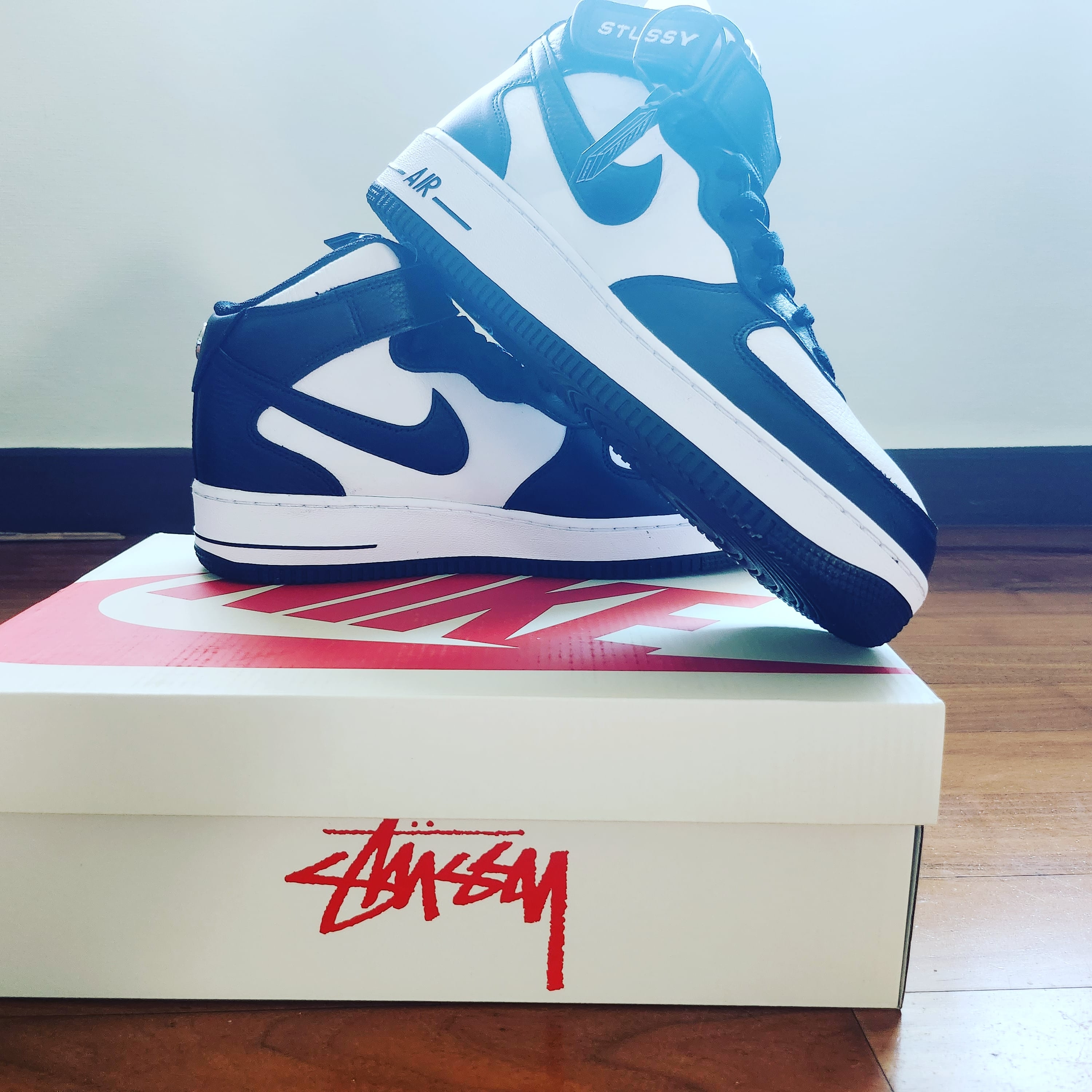 Nike x Stussy Air Force 1 '07 Mid SP Black and Light Bone 착용 스타일